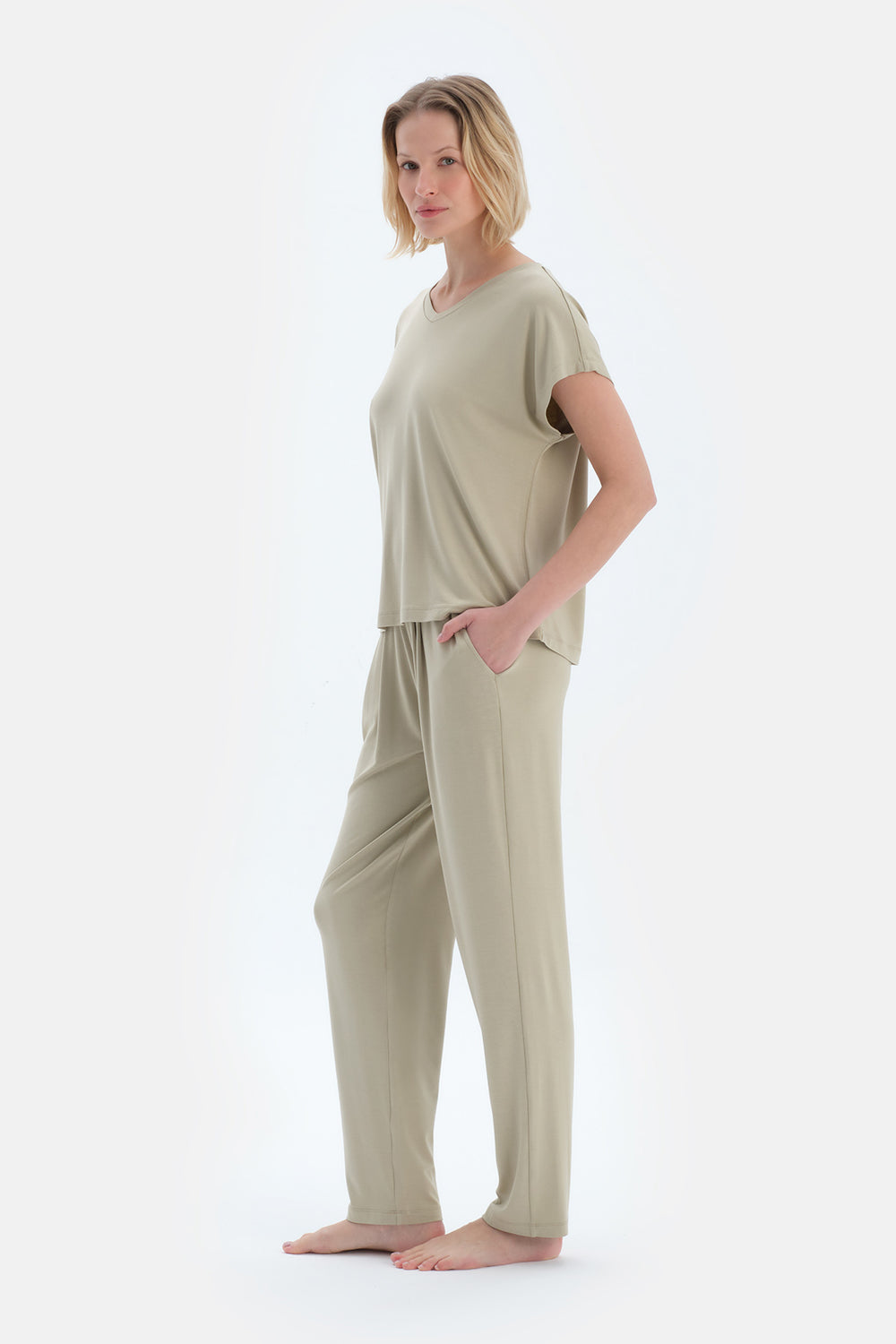 Ada Çayı V Yaka Pileli Tişört Pantolon Pijama Takımı