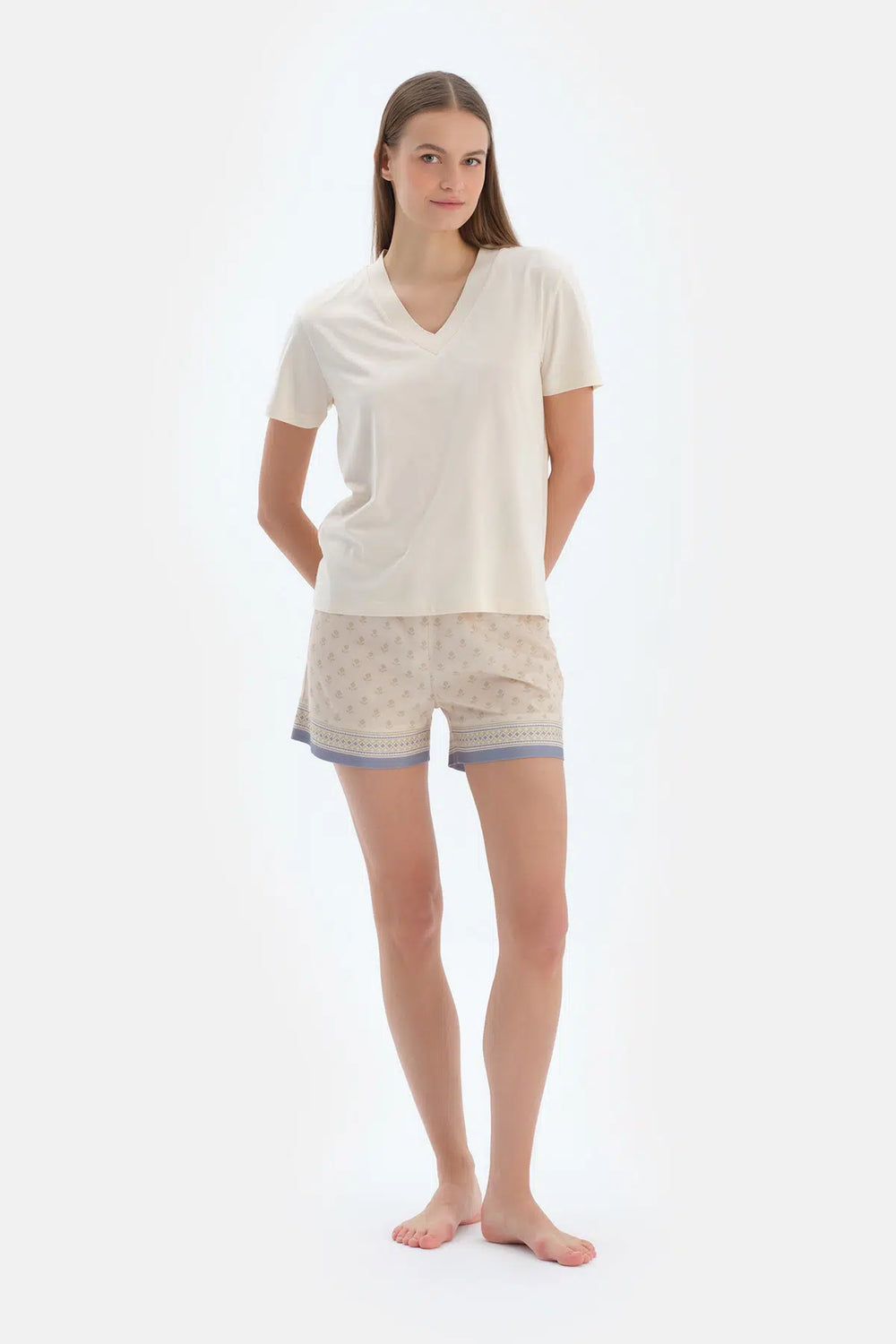 Ekru V Yaka Kısa Kollu Tişört Pantolon Pijama Takımı