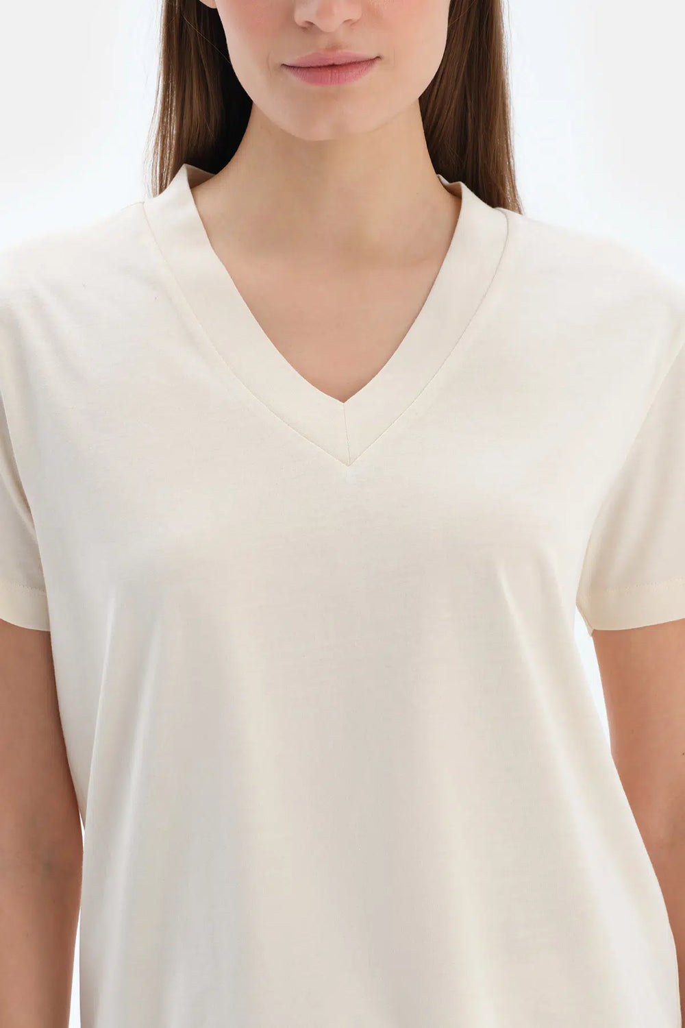 Ekru V Yaka Kısa Kollu Tişört Pantolon Pijama Takımı