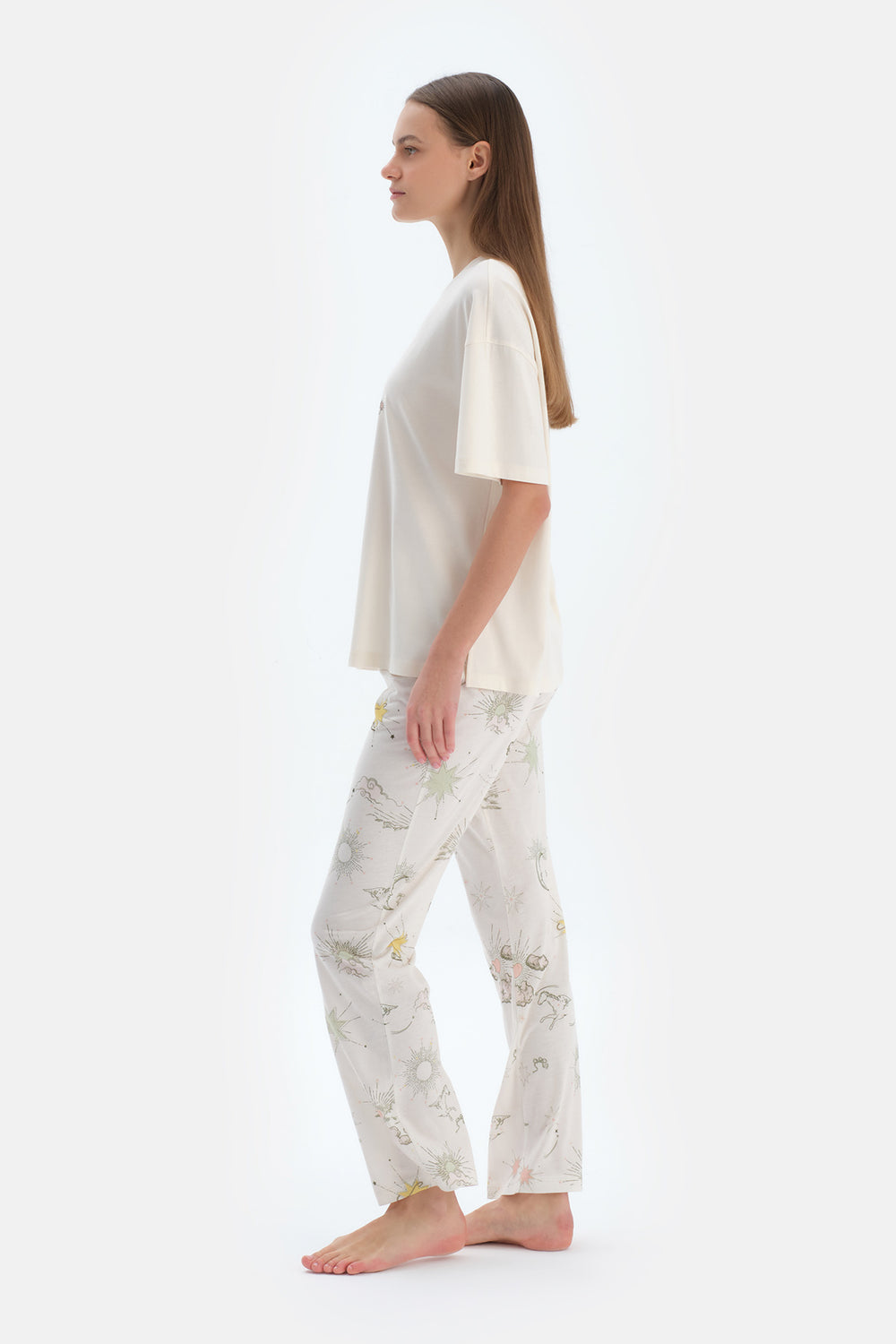 Ekru Baskı Detaylı Kısa Kollu Tişört Pantolon Pijama Takımı