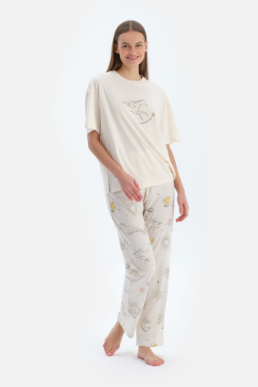 Ekru Baskı Detaylı Kısa Kollu Tişört Pantolon Pijama Takımı