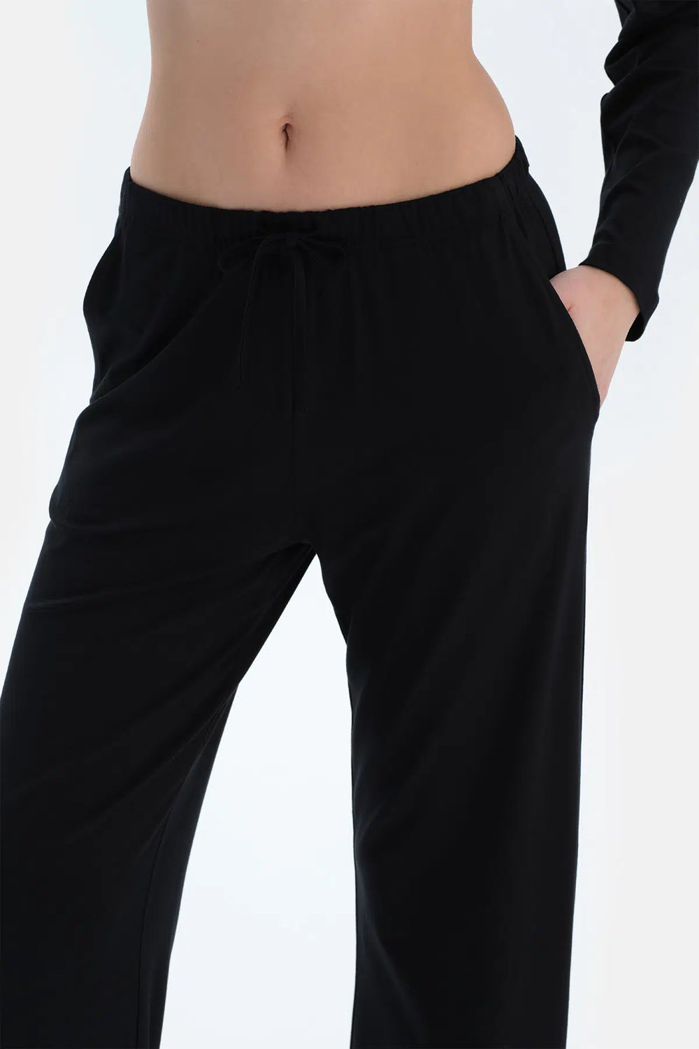 Siyah Dantel Detaylı V Yaka Uzun Kollu Tişört Pantolon Pijama Takımı