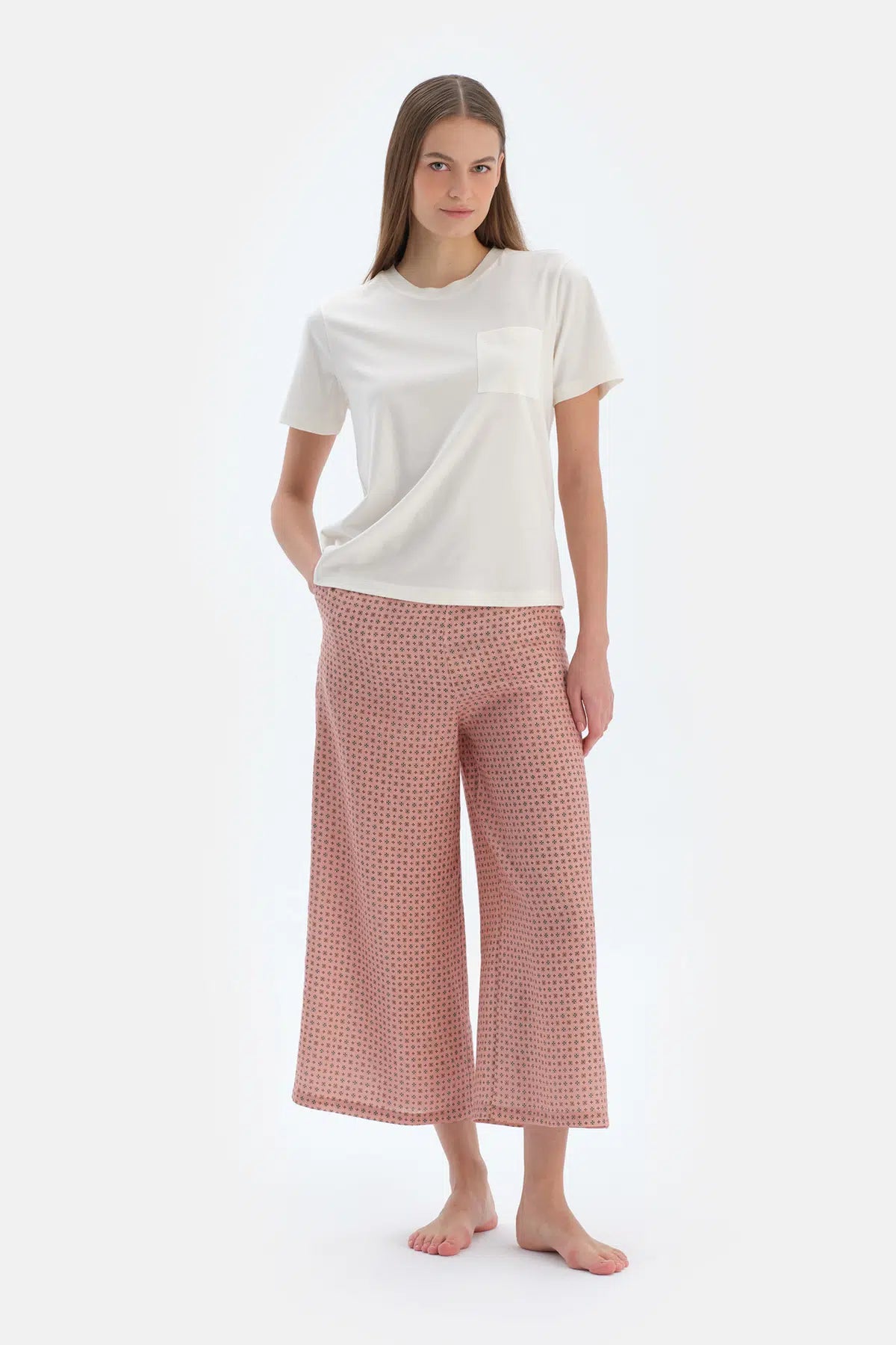 Ekru Bisiklet Yaka Tişört Dokuma Pantolonlu Pijama Takımı