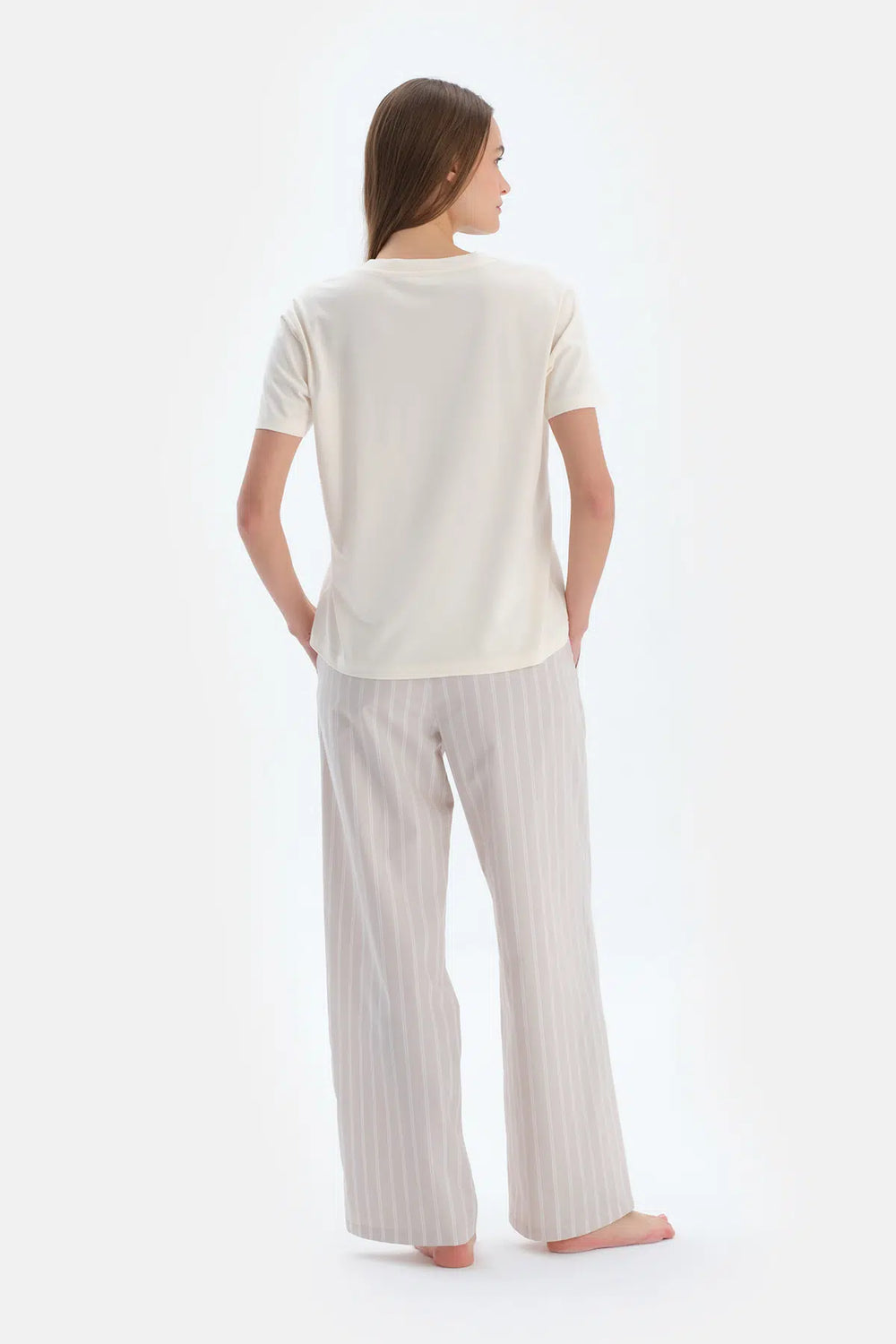 Ekru V Yaka Dokuma Pantolonlu Pijama Takımı