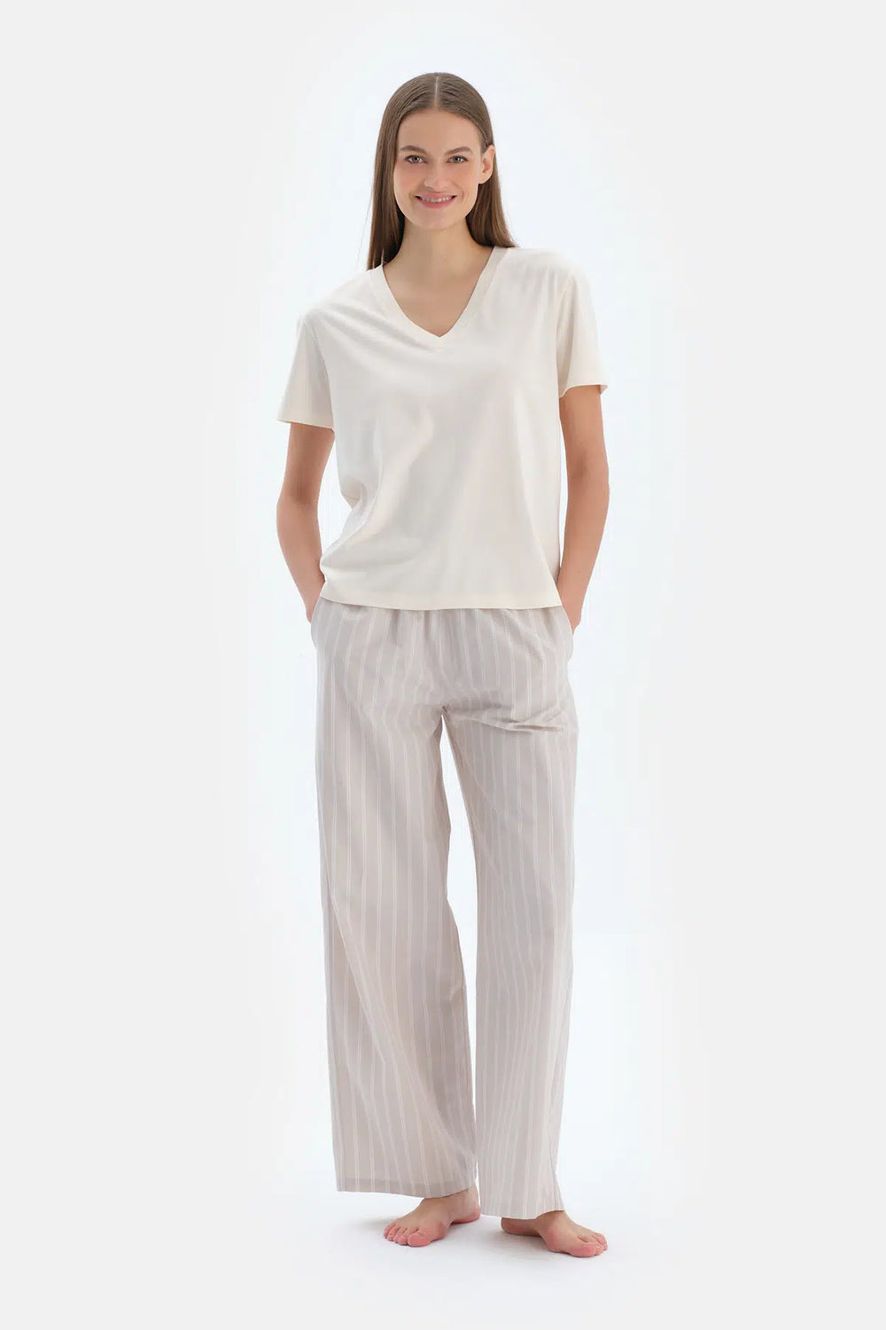 Ekru V Yaka Dokuma Pantolonlu Pijama Takımı