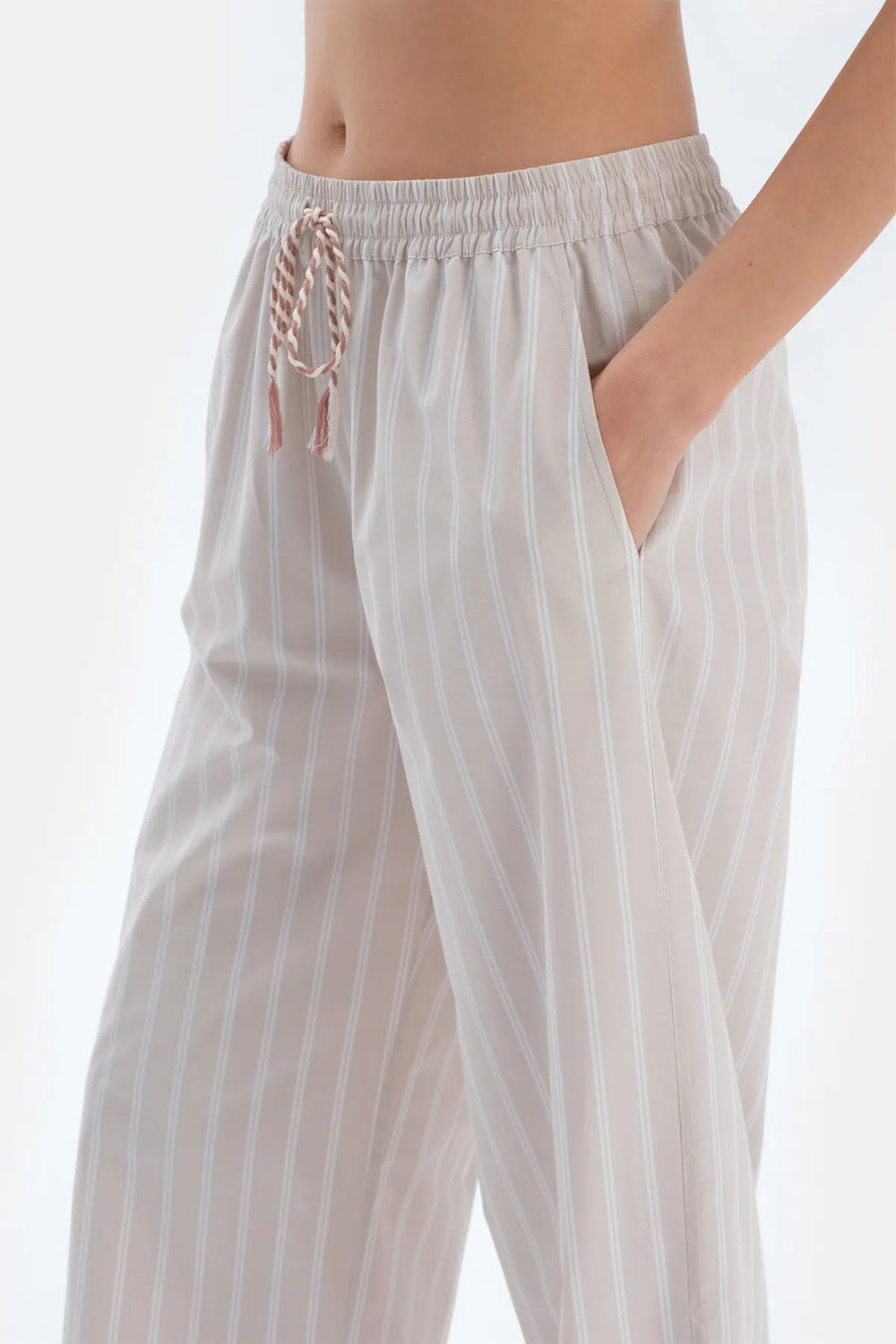 Ekru V Yaka Dokuma Pantolonlu Pijama Takımı