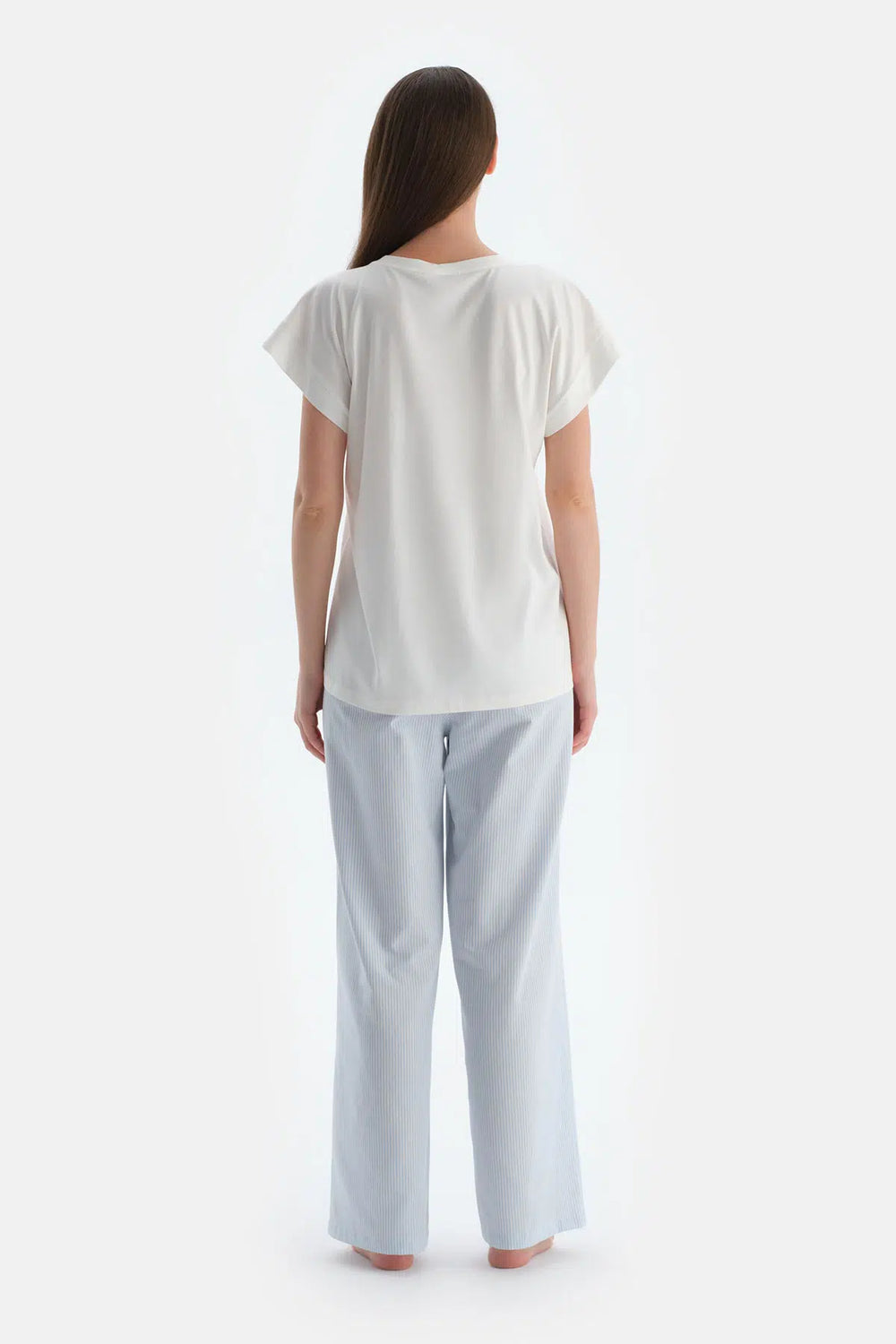 Kırık Beyaz Baskı Detaylı Altı Çizgili Tişört Pantolon Pijama Takımı