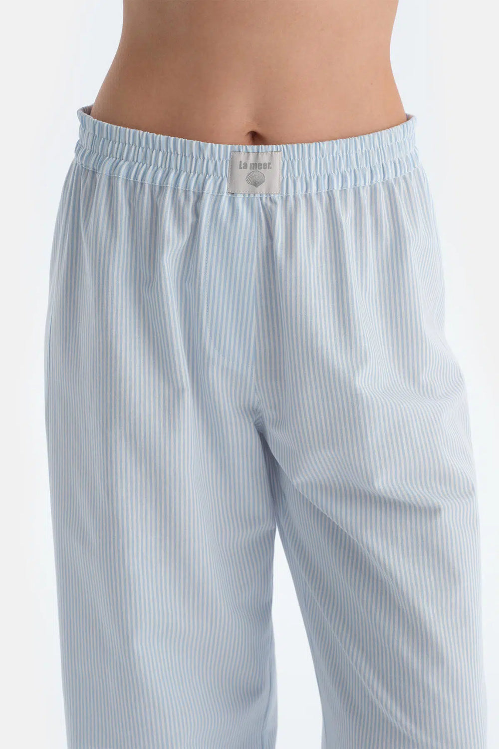 Kırık Beyaz Baskı Detaylı Altı Çizgili Tişört Pantolon Pijama Takımı