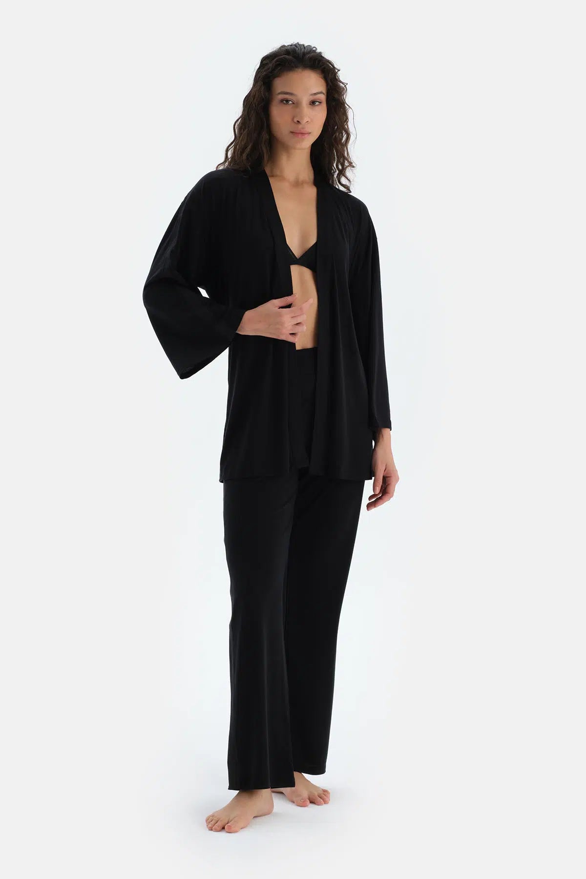 Siyah Bağlama Ve Kol Şerit Dantel Detaylı Basıc Sabahlık