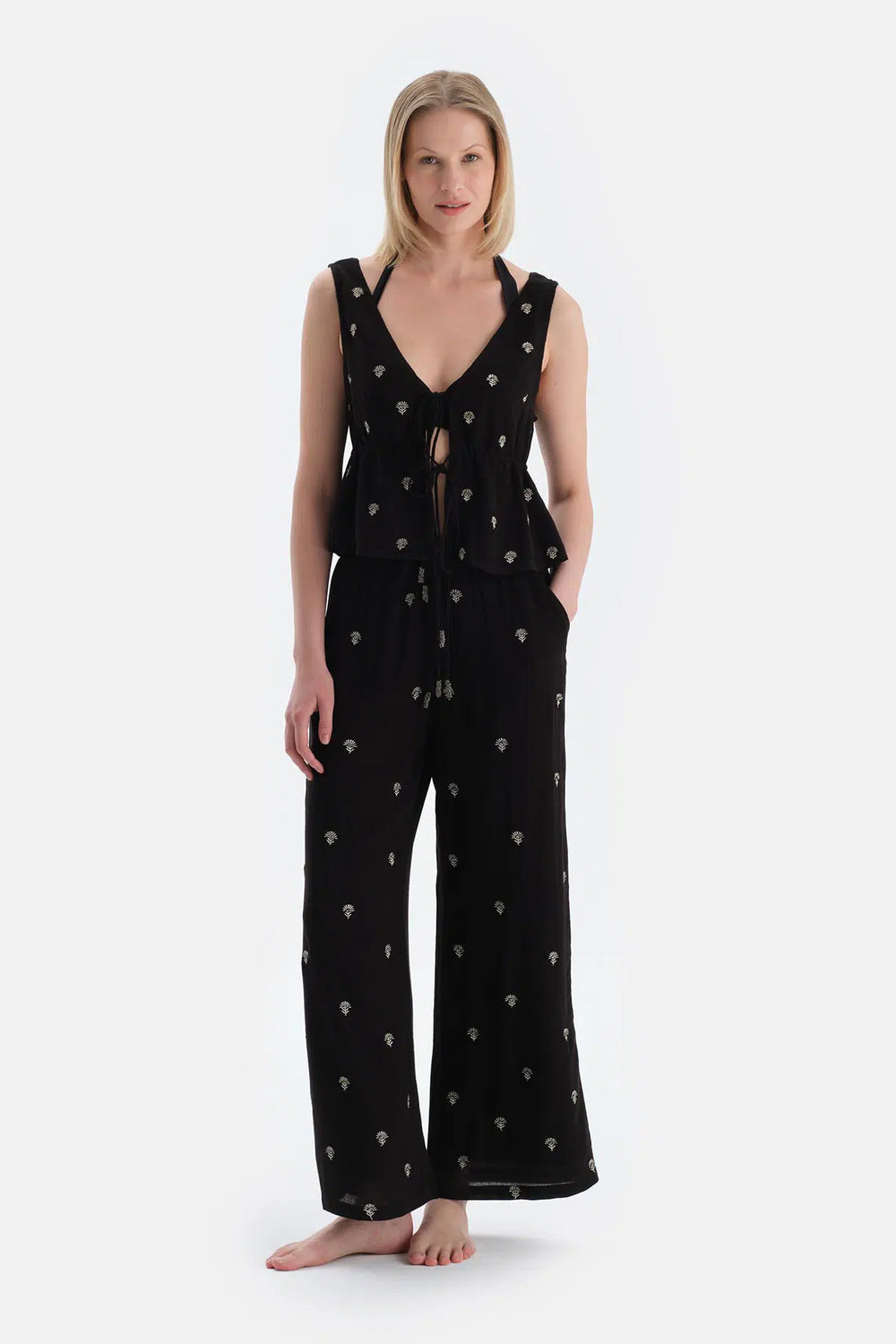 Siyah Kolsuz Önden Bağlamalı Üst