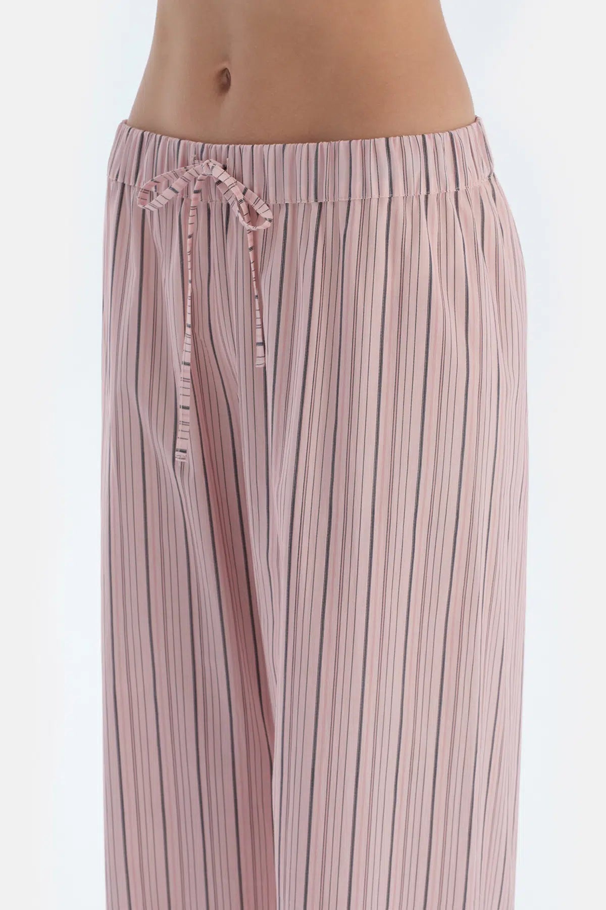 Açık Pembe Çizgili Dokuma Pantolon