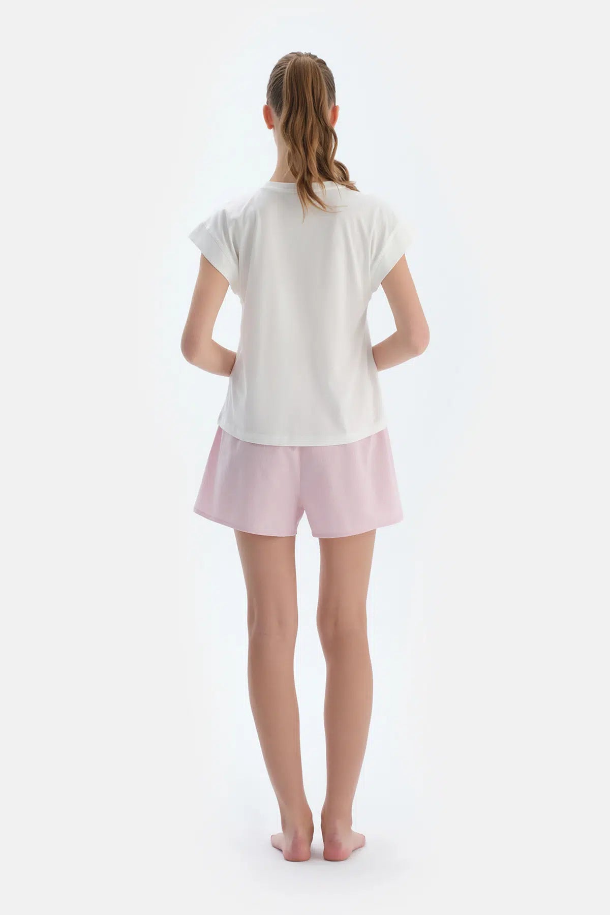 Ekru Nakış Detaylı Dokuma Şortlu Pijama Takımı