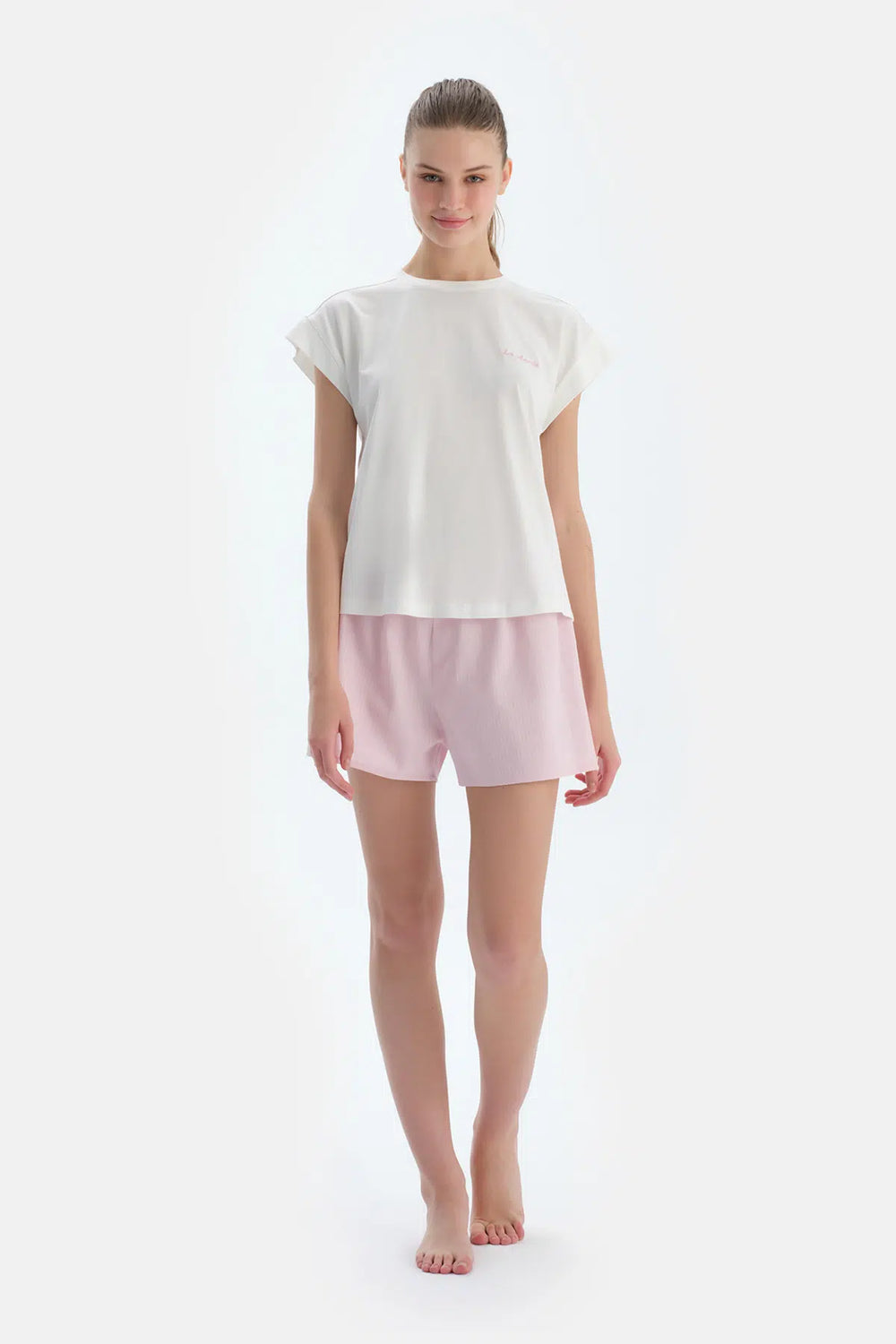Ekru Nakış Detaylı Dokuma Şortlu Pijama Takımı