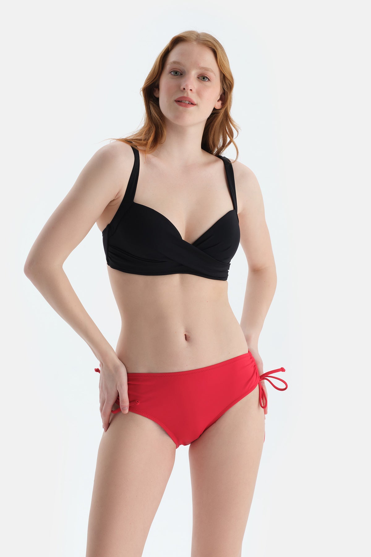 Kırmızı Yanı Büzgülü Bikini Alt