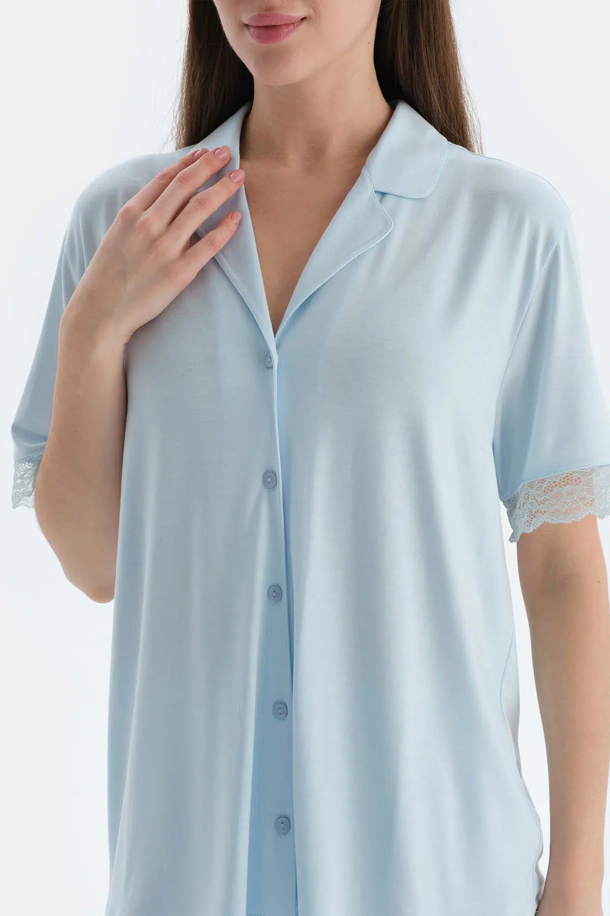 Açık Mavi Dantel Detaylı Kısa Kollu Gömlek Şort Pijama Takımı