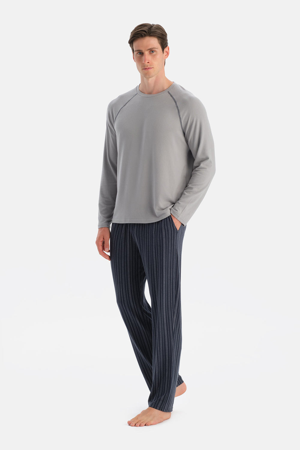 Gri Dikiş Detaylı Bisiklet Yaka Termal Tişört Pantolon Pijama Takımı