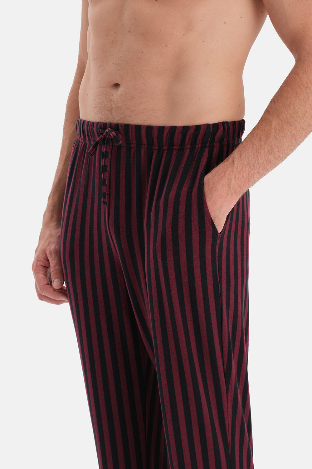 Siyah Dikiş Detaylı Ve Patlı Termal Tişört Pantolon Pijama Takımı