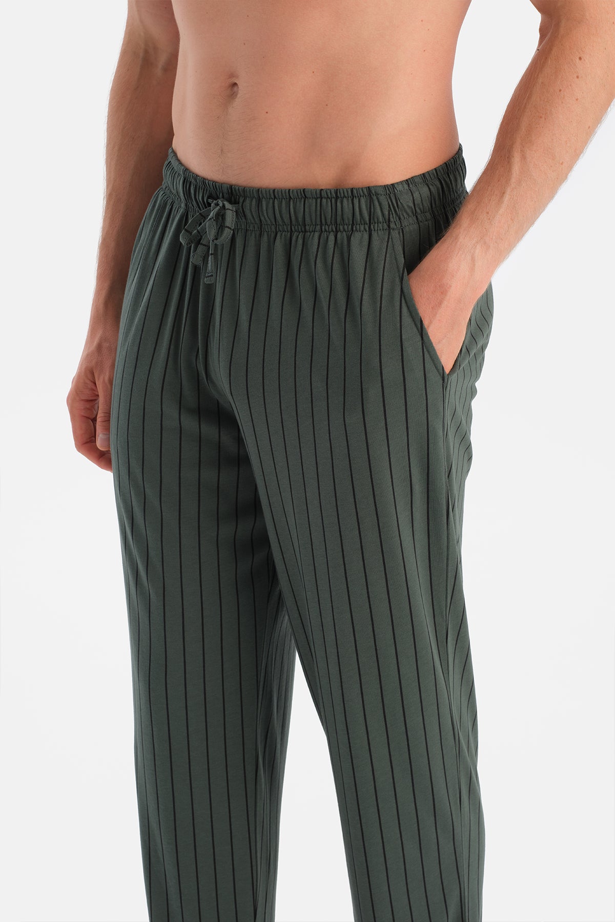 Siyah Uzun Kollu Patlı Tişört Pantolon Takım