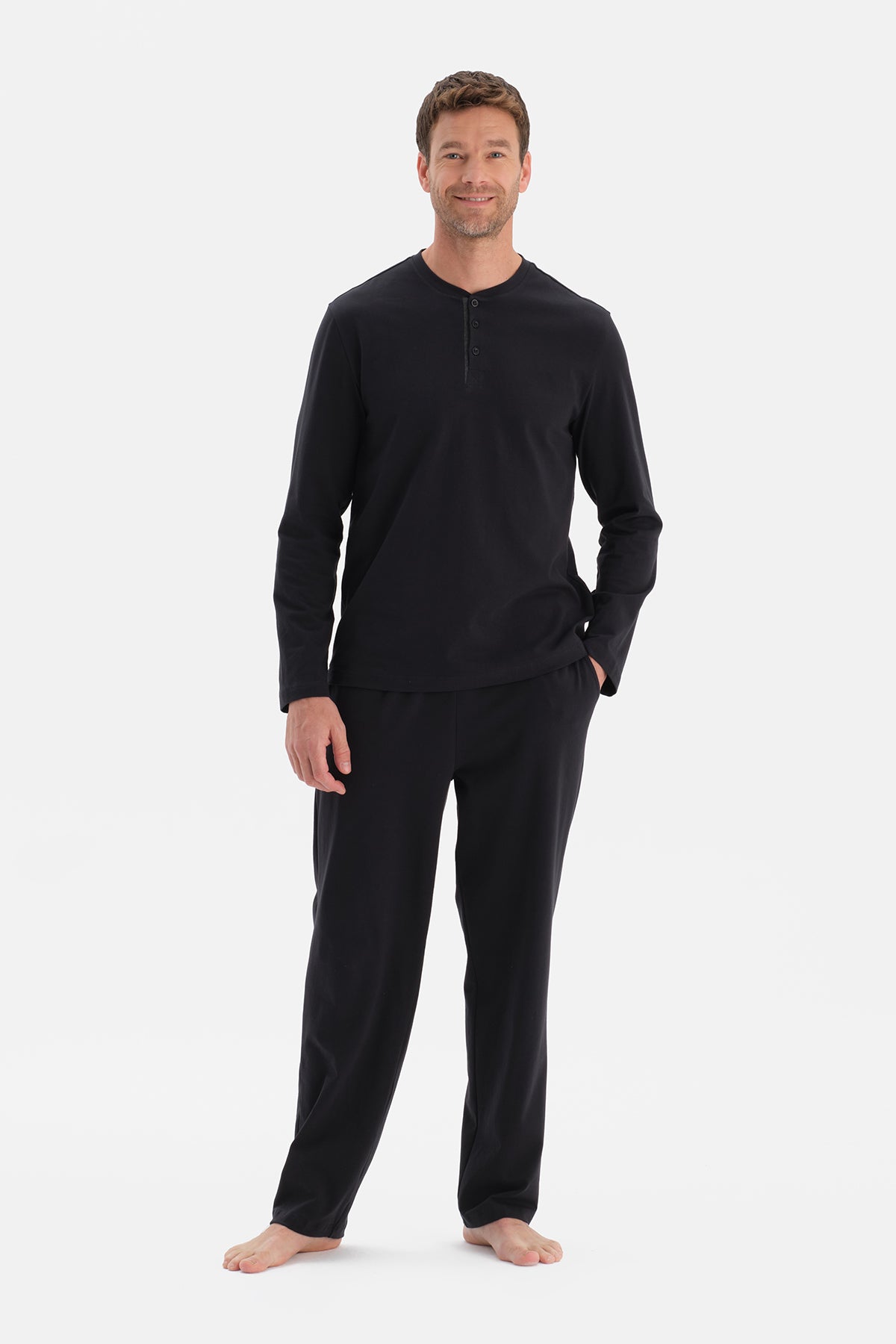 UZUN KOLLU PATLI TİŞÖRT PANTOLON TAKIM