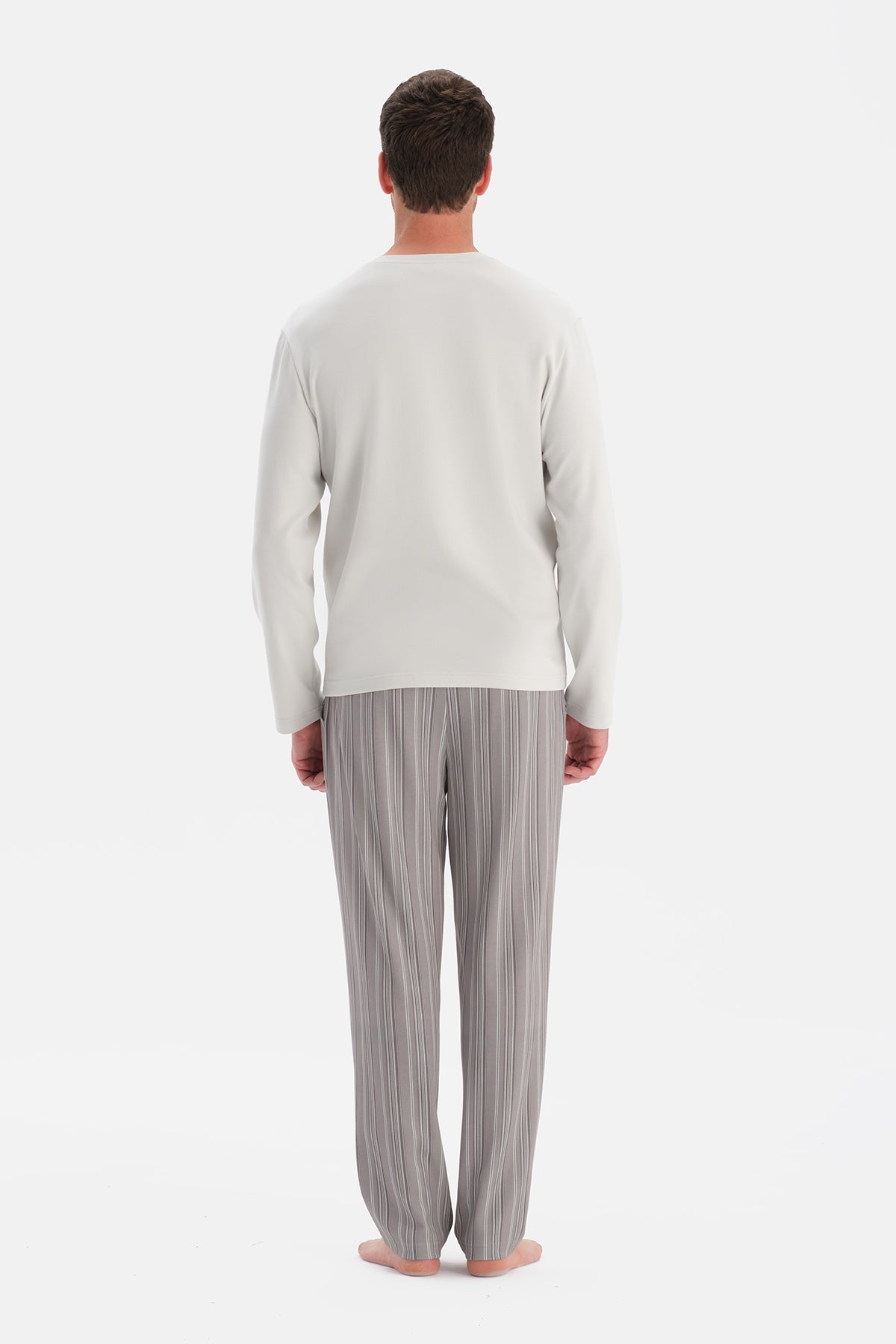 V YAKA UZUN KOLLU PİJAMA TAKIM