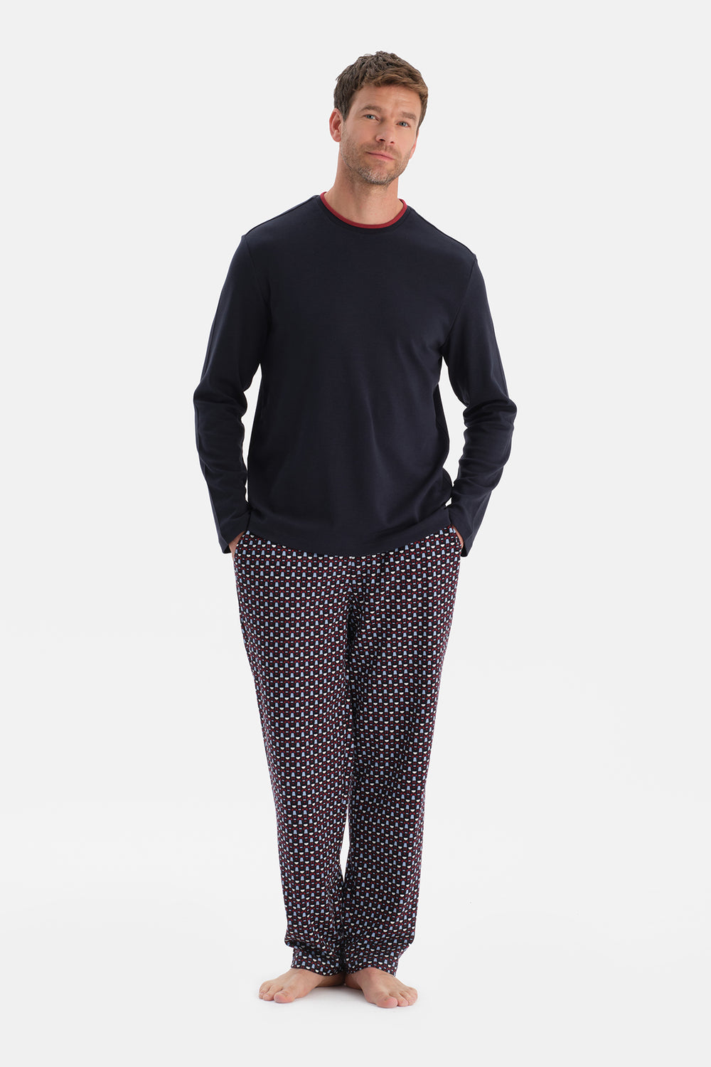 YAKA DETAYLI TİŞÖRT PANTOLON TAKIM