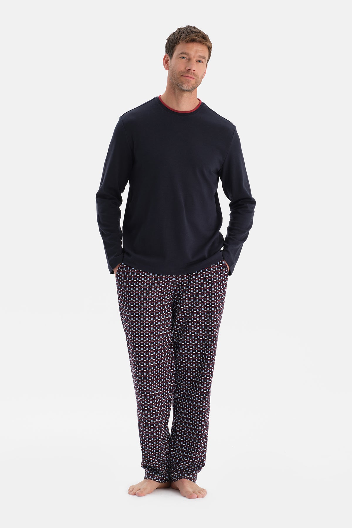 YAKA DETAYLI TİŞÖRT PANTOLON TAKIM