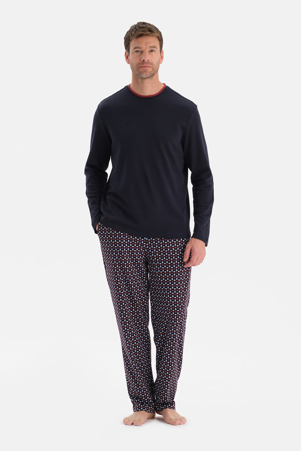 YAKA DETAYLI TİŞÖRT PANTOLON TAKIM