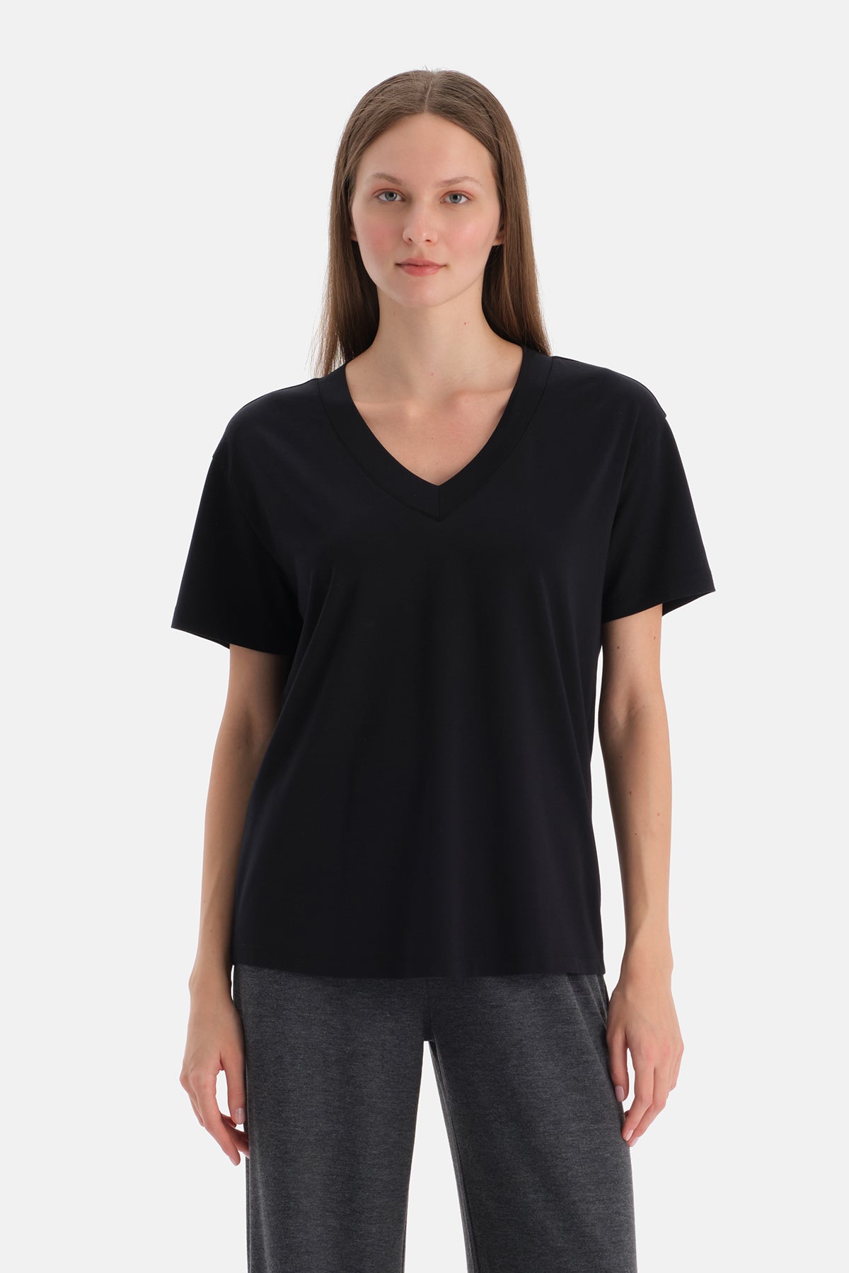 Siyah V Yaka Kısa Kollu Tişört