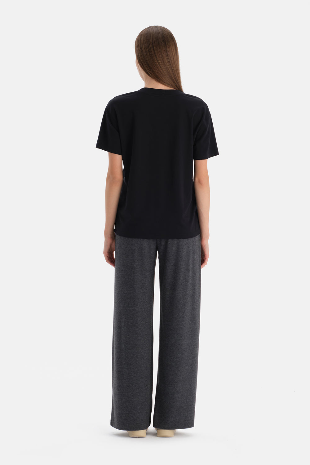 Siyah V Yaka Kısa Kollu Tişört