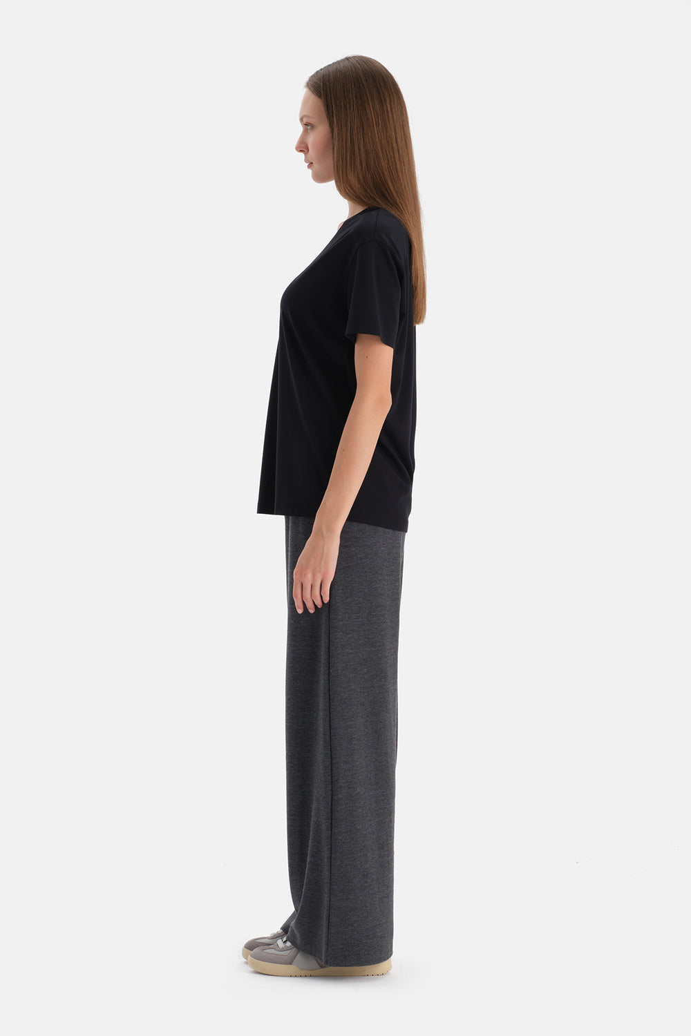 Siyah V Yaka Kısa Kollu Tişört