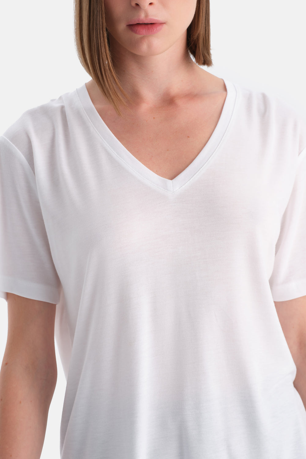 Beyaz Kadın V Yaka Tişört