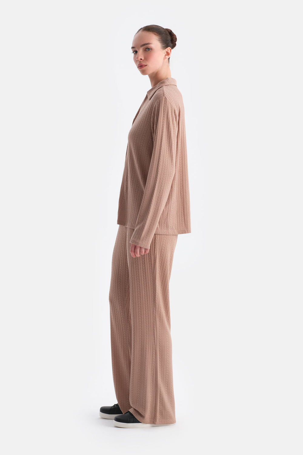 Bej Örgü Detaylı Pantolon