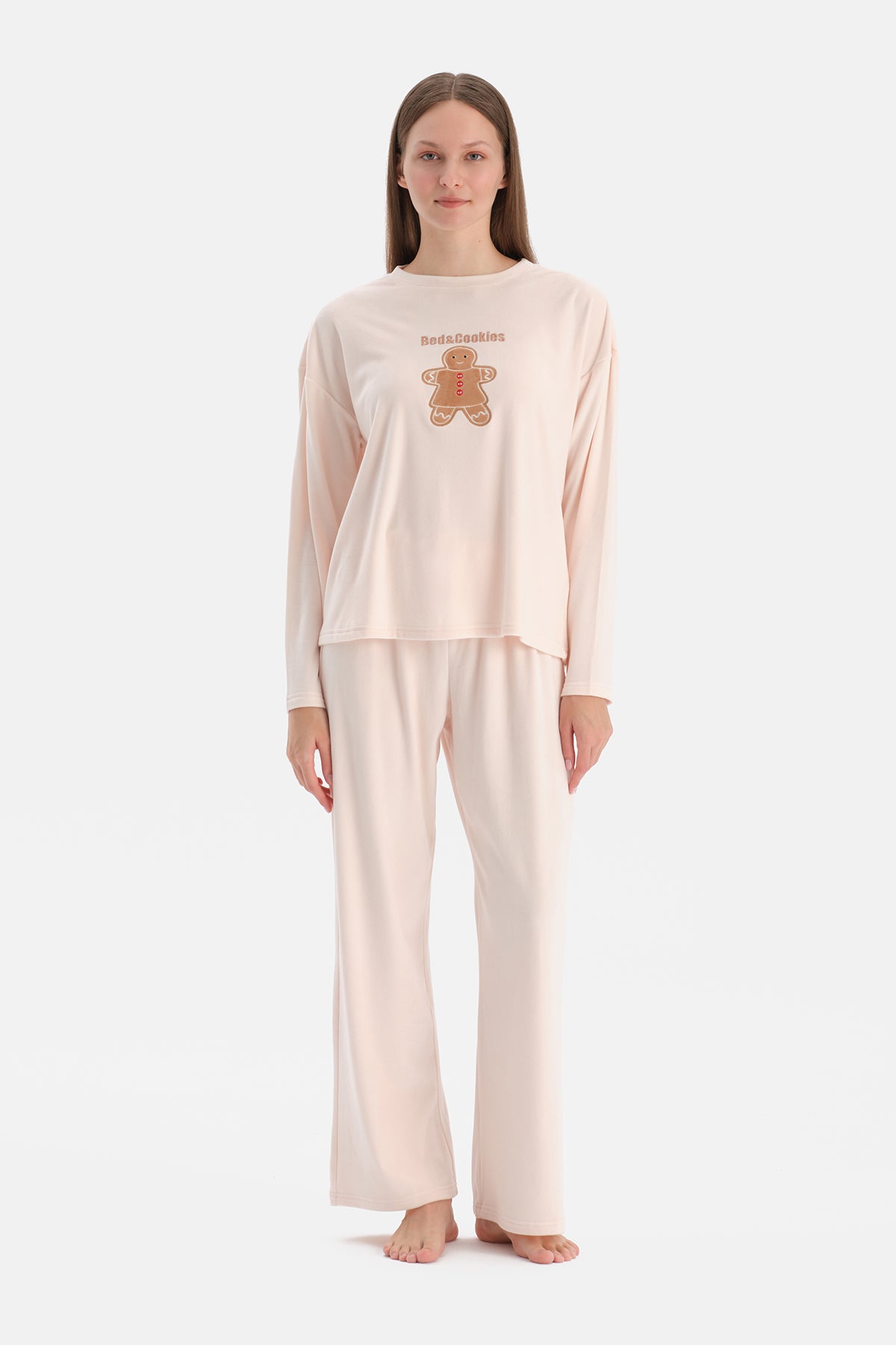 Açık Pembe Nakışlı Kadife Tişört Pantolon Pijama Takımı