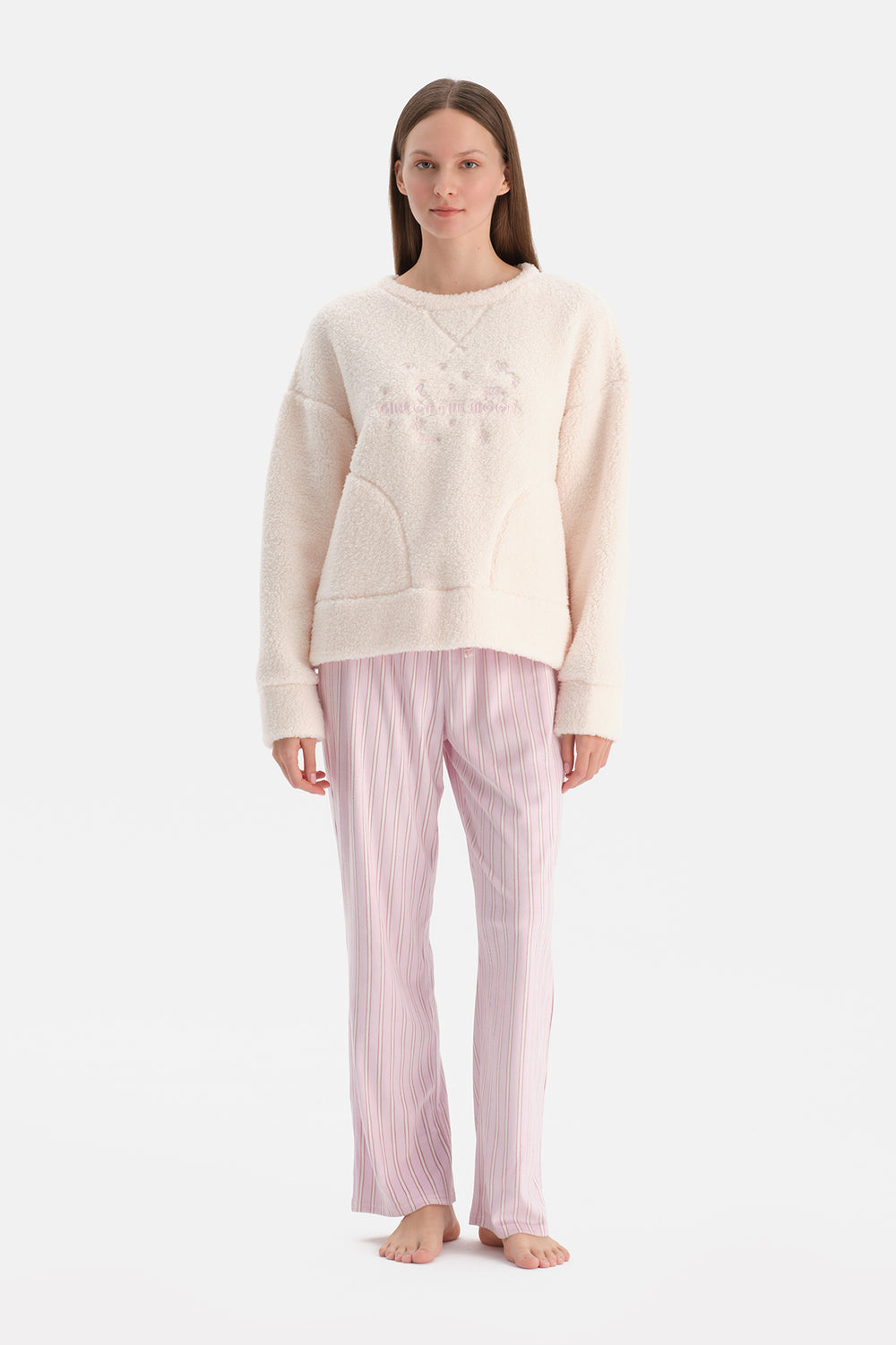 Ekru Nakışlı Polar Tişört Pantolon Pijama Takımı