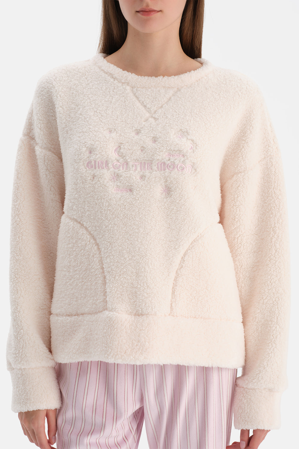 Ekru Nakışlı Polar Tişört Pantolon Pijama Takımı