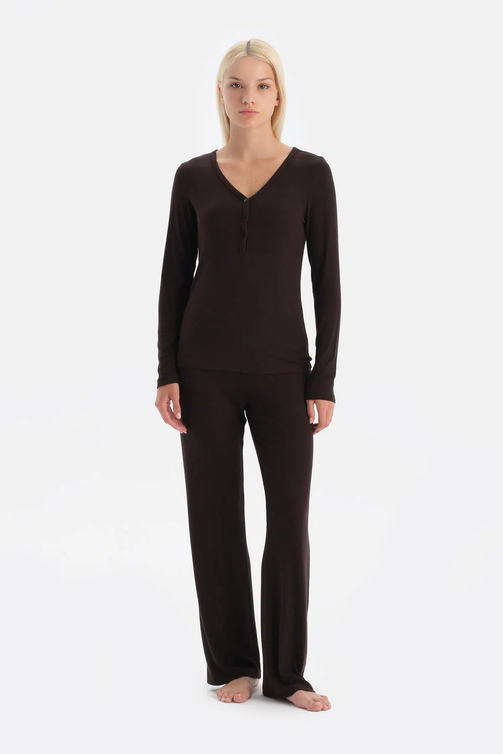 Koyu Kahve V Yaka Kaşkorse Tişört Pantolon Takım