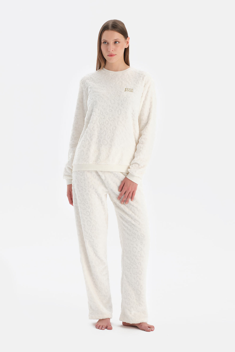 LEOPAR DESENLİ KADİFE TİŞÖRT PANTOLON TAKIM