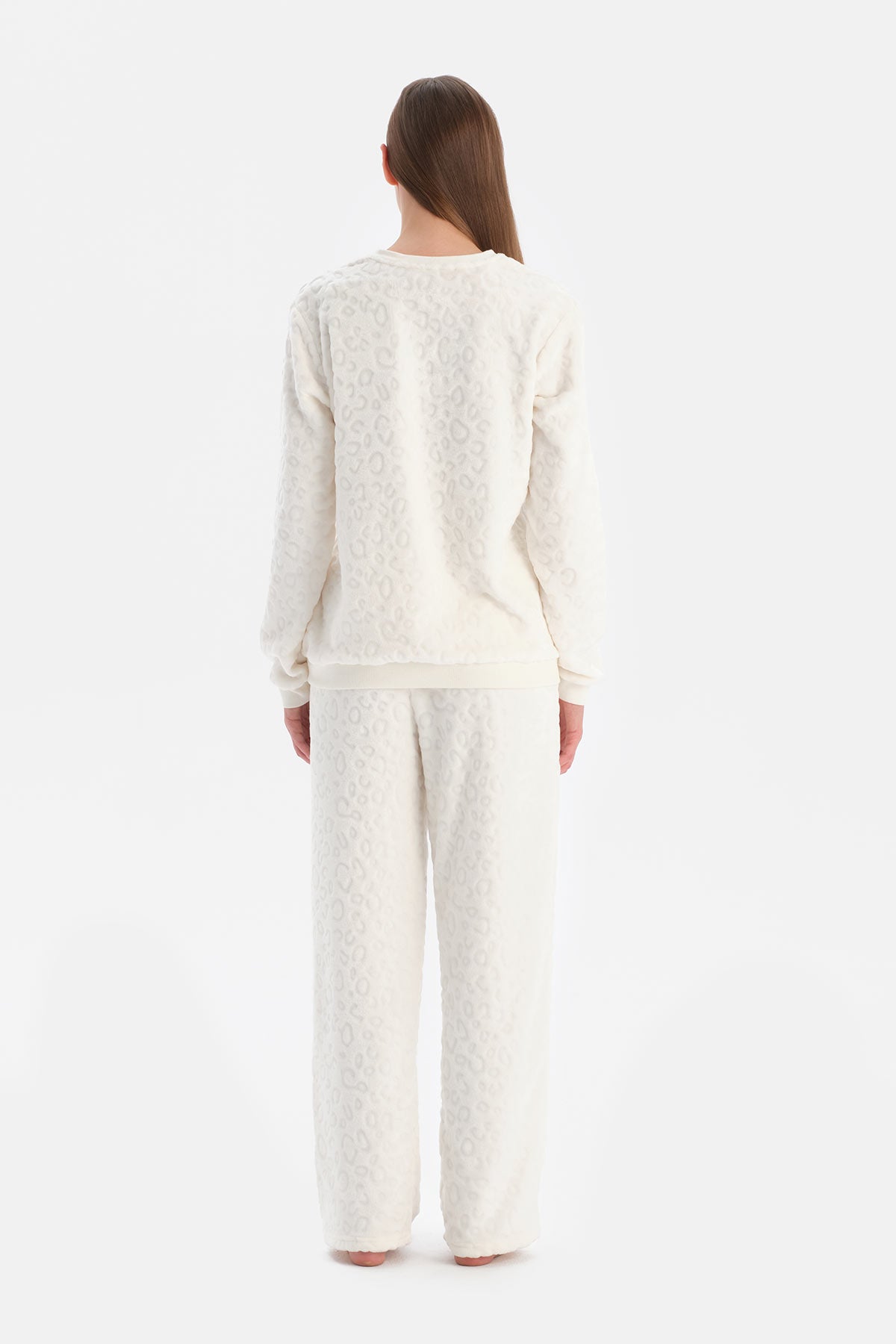 LEOPAR DESENLİ KADİFE TİŞÖRT PANTOLON TAKIM