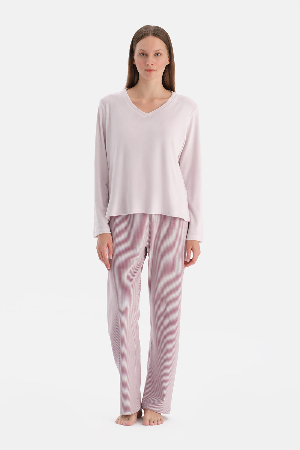 V YAKA UZUN KOLLU ALTI ÇİZGİLİ TİŞÖRT PANTOLON TAKIM