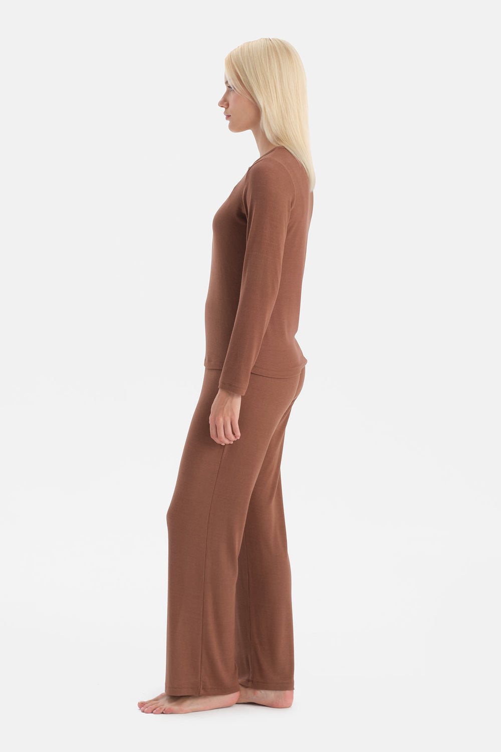 Sütlü Kahve V Yaka Kaşkorse Tişört Pantalon Takım