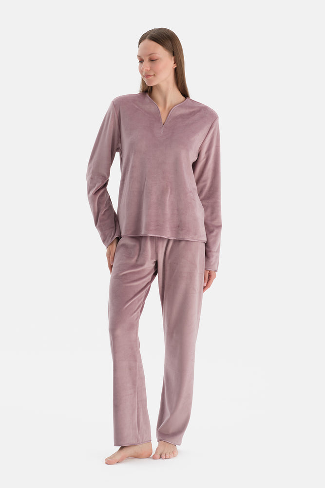 V YAKA UZUN KOLLU KADİFE TİŞÖRT PANTOLON TAKIM