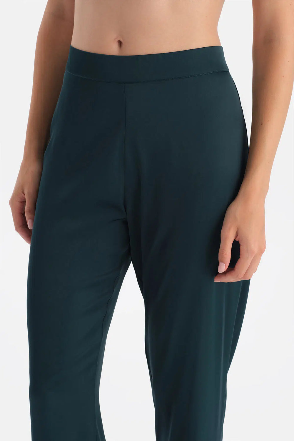 Koyu Yeşil Biye Detaylı Saten Pantolon