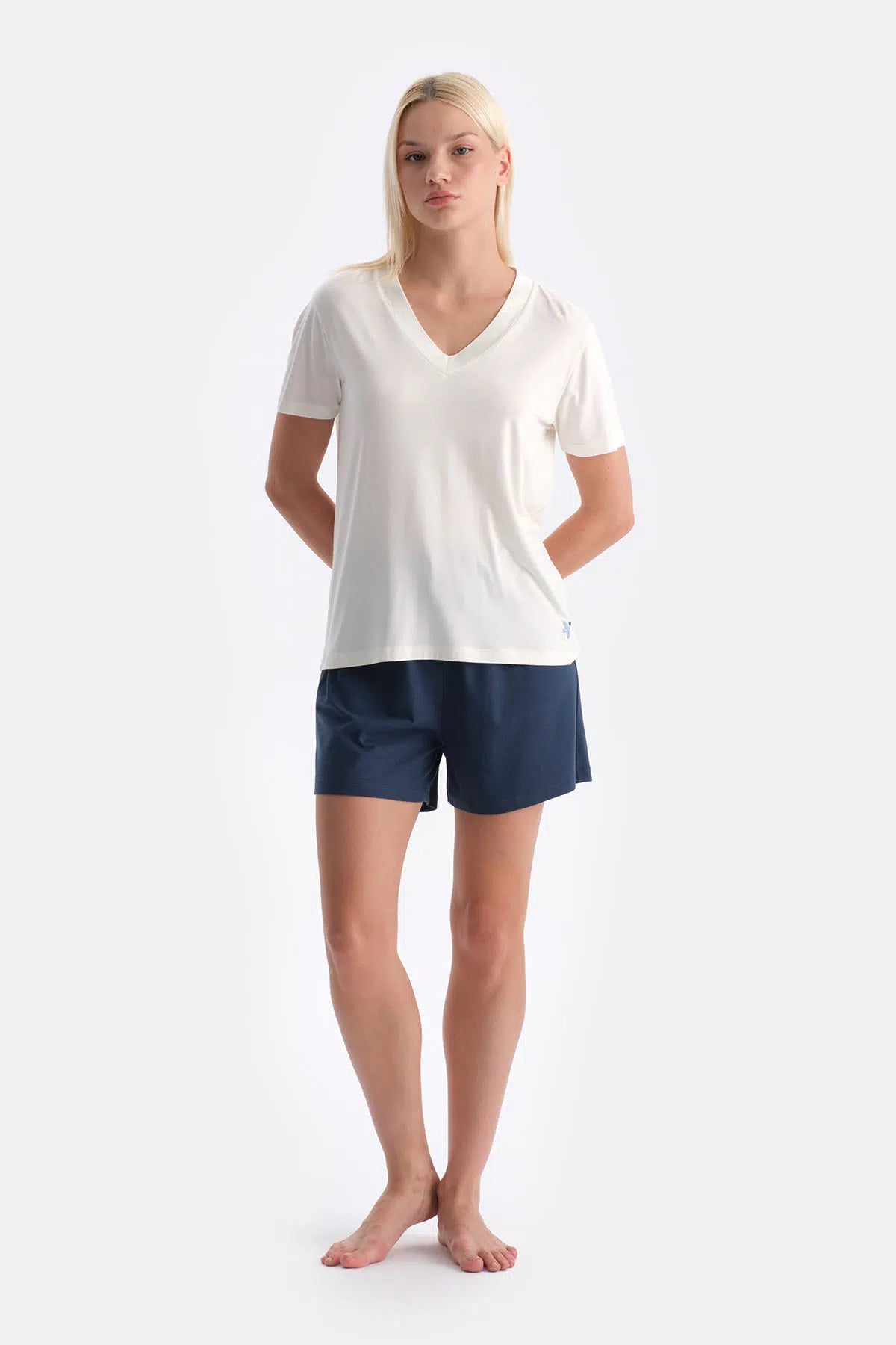 Ekru V Yaka Kısa Kollu Şort Takım