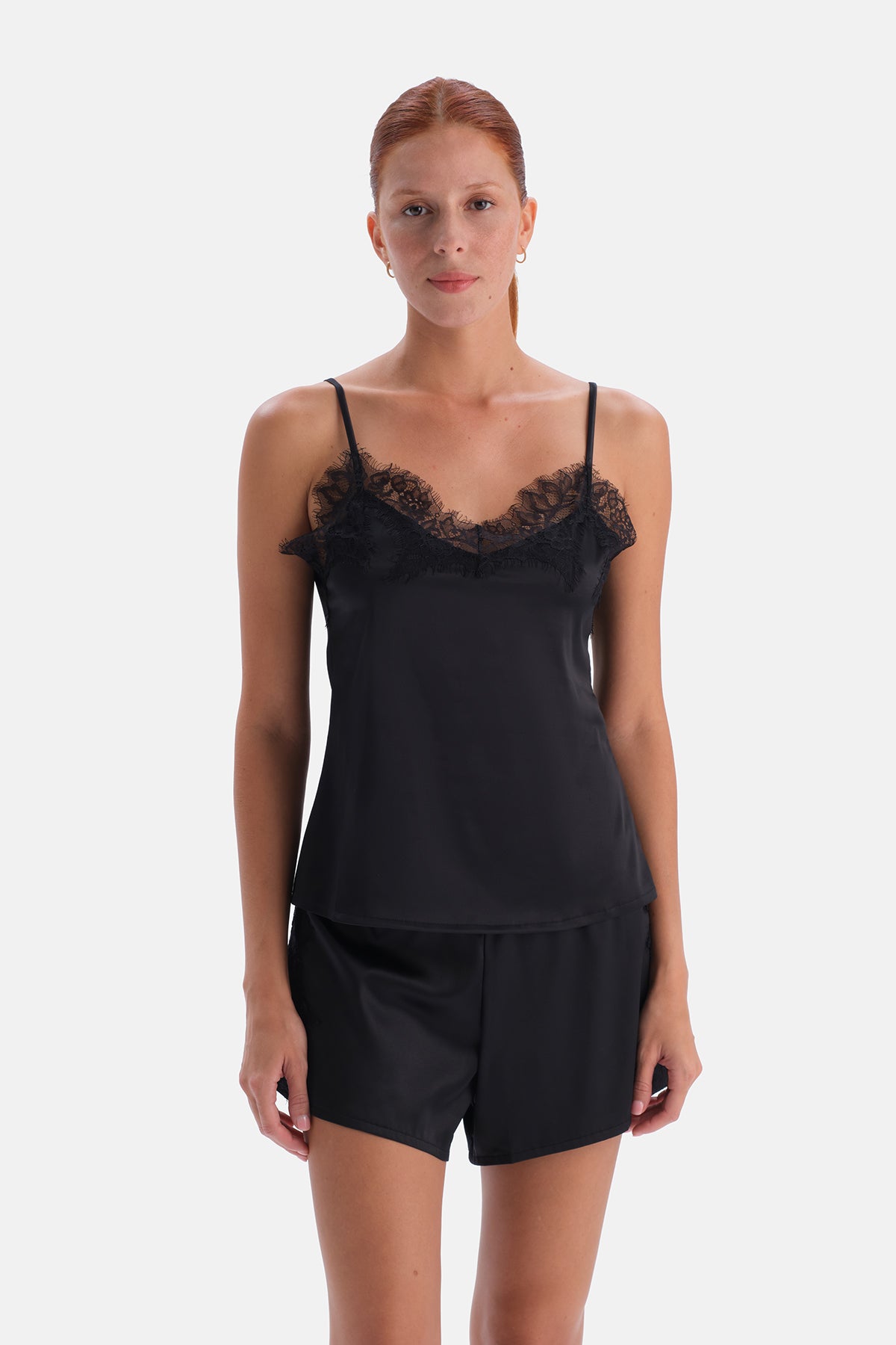 Siyah Dantel Detaylı Camisole ve Şort