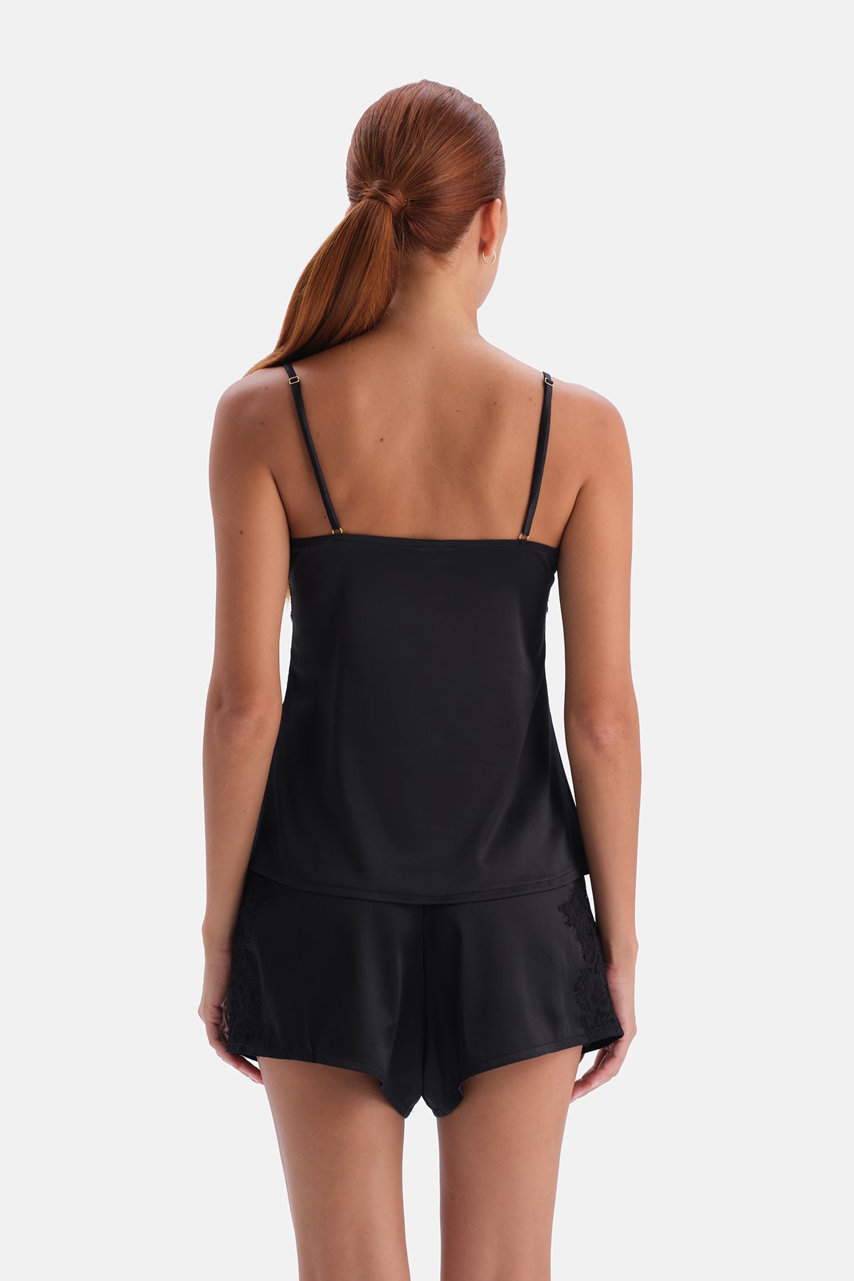 Siyah Dantel Detaylı Camisole ve Şort