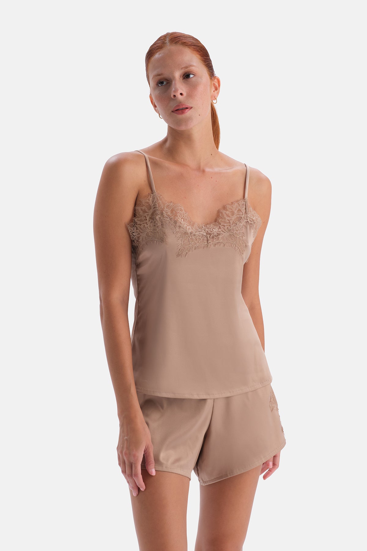 Vizon Dantel Detaylı Camisole ve Şort