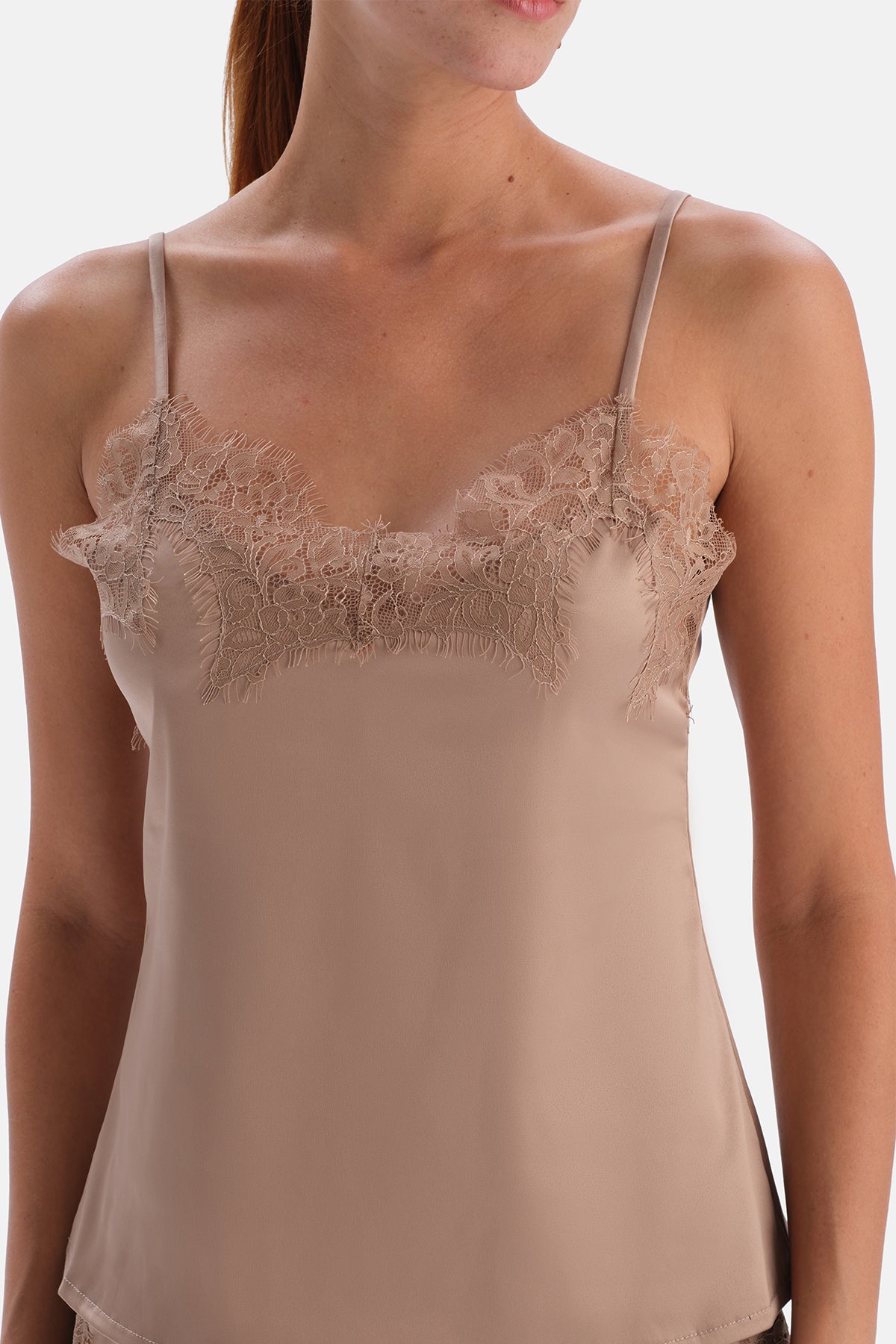 Vizon Dantel Detaylı Camisole ve Şort