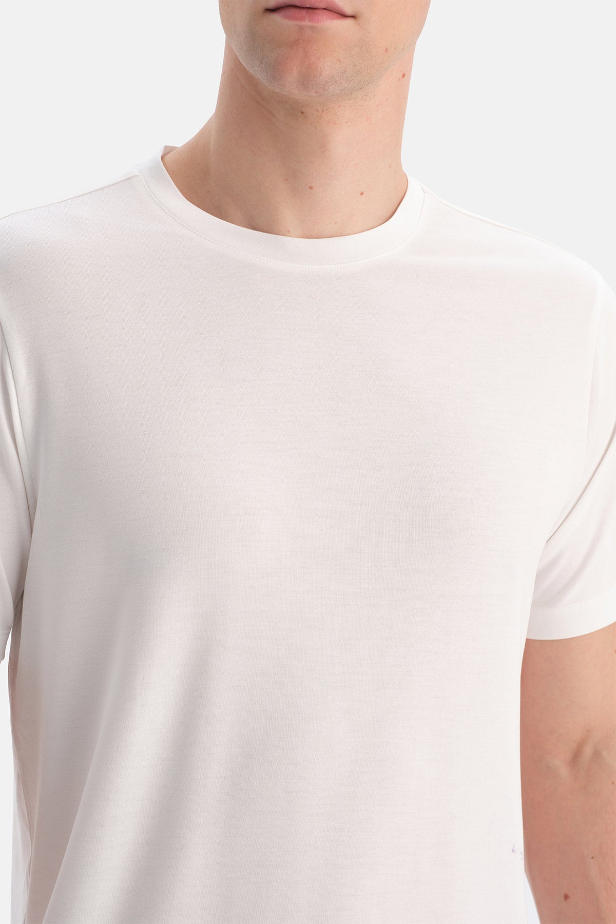 KISA KOLLU BİSİKLET YAKA MODAL TİŞÖRT