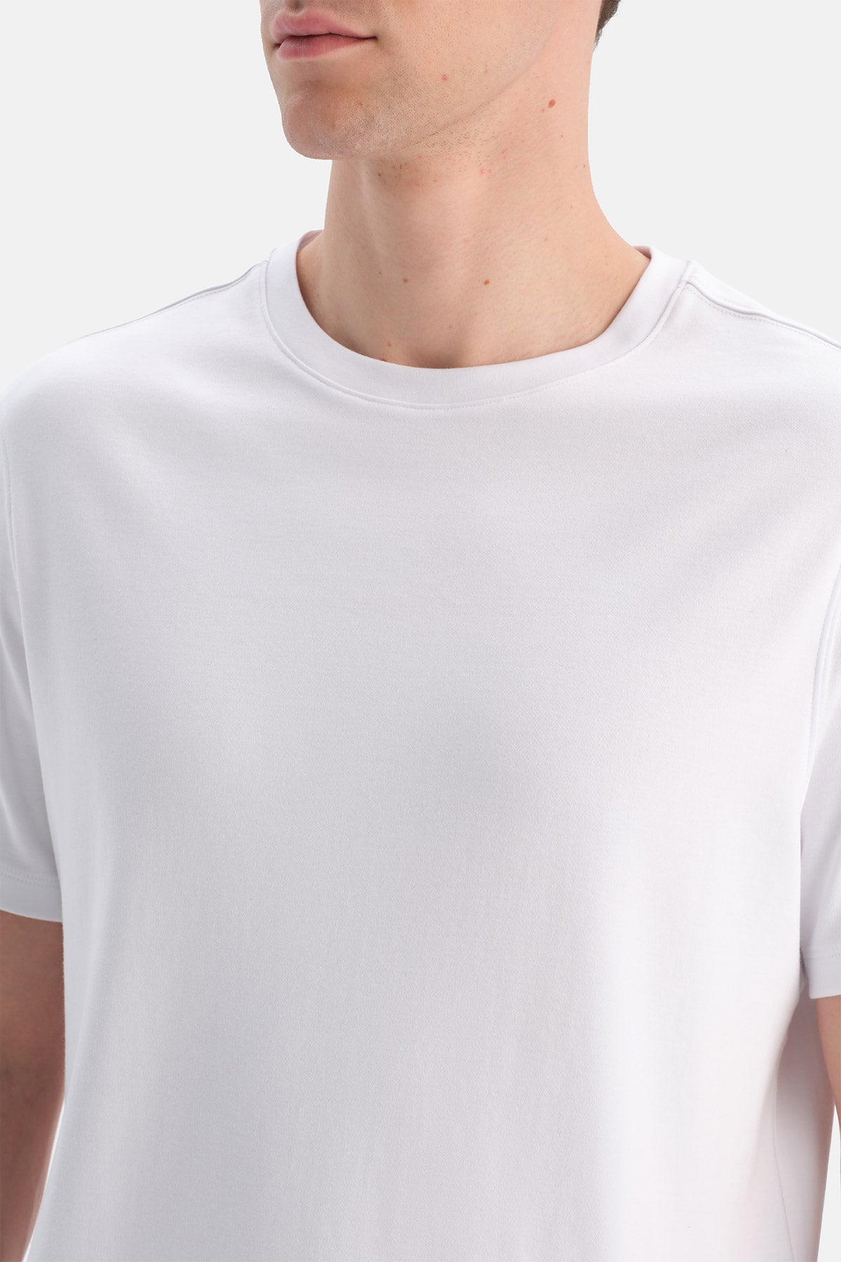 BIS YAKA ARKA DİKİŞ DETAYLI TİŞÖRT