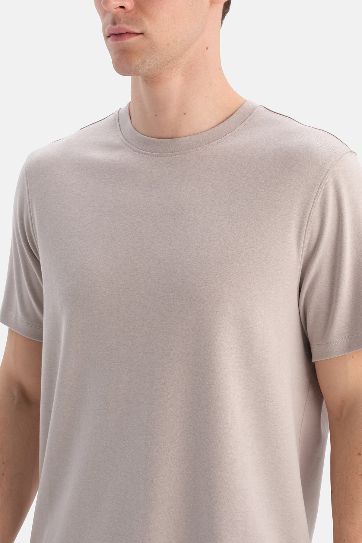 BIS YAKA ARKA DİKİŞ DETAYLI TİŞÖRT